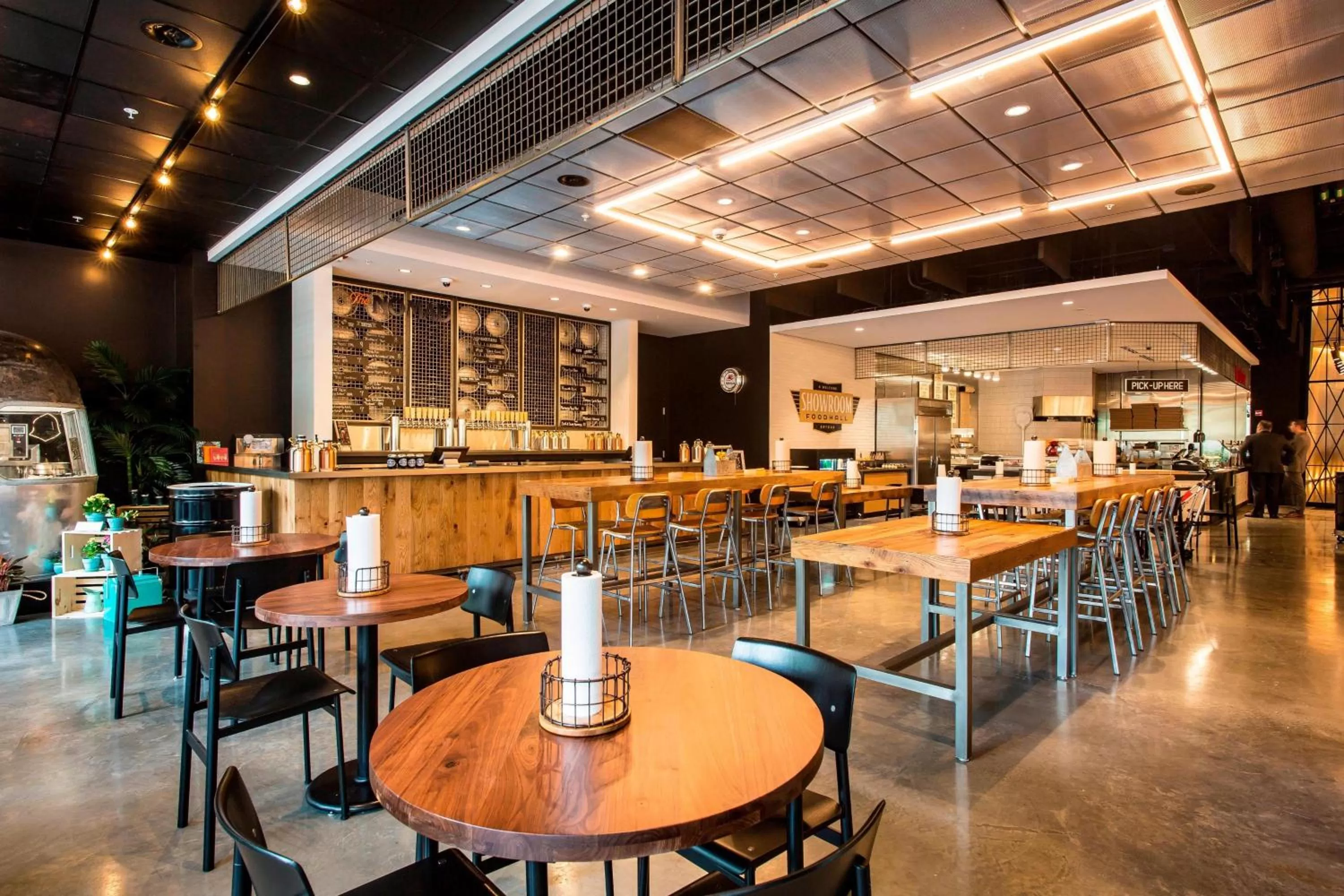 Restaurant/places to eat in Marriott Marquis Chicago