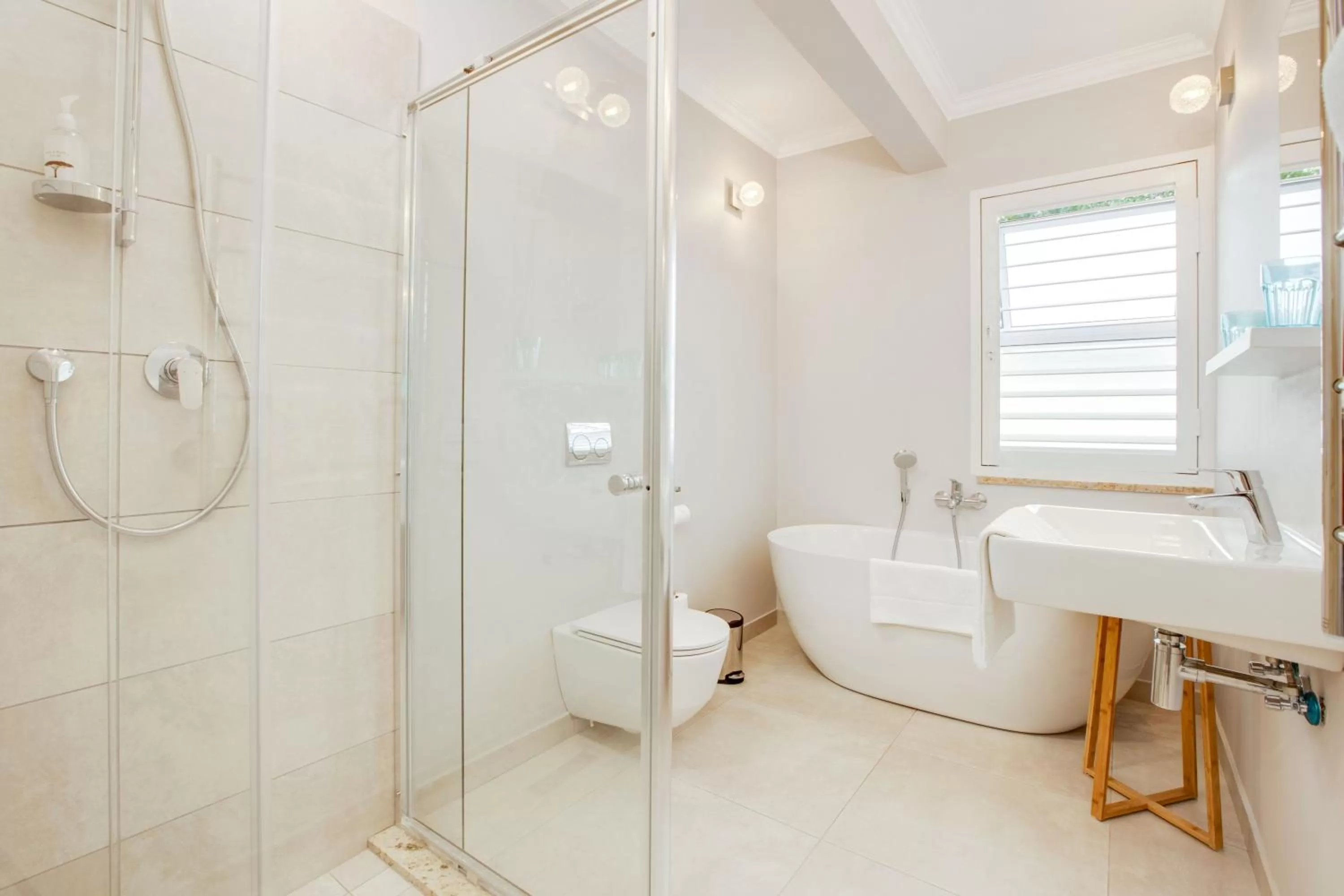 Shower in Amberhall Guesthouse