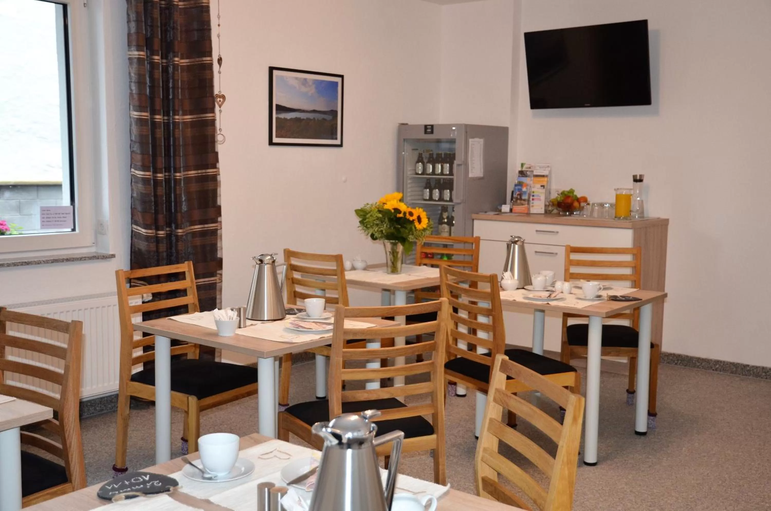 Communal lounge/ TV room, Restaurant/Places to Eat in Gästehaus Am Hochsimmer