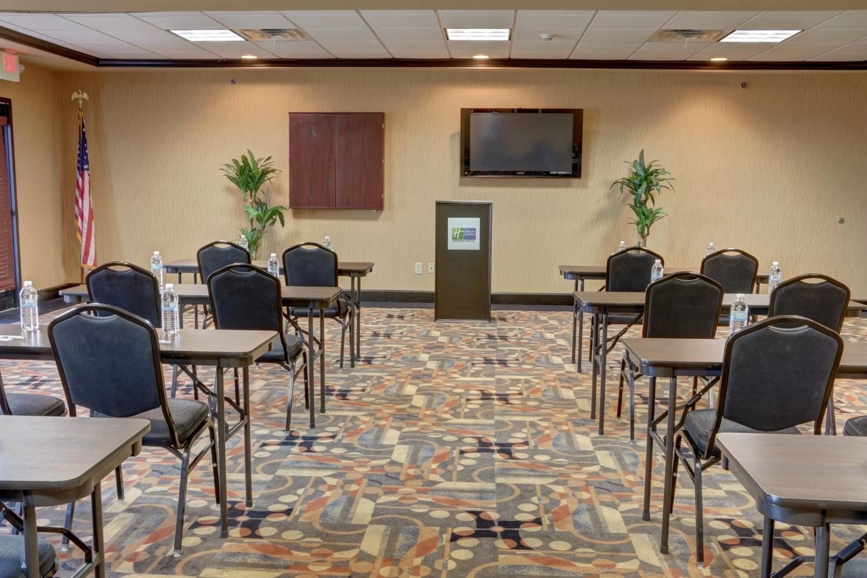 Meeting/conference room in Holiday Inn Express Hotel & Suites Texarkana East by IHG