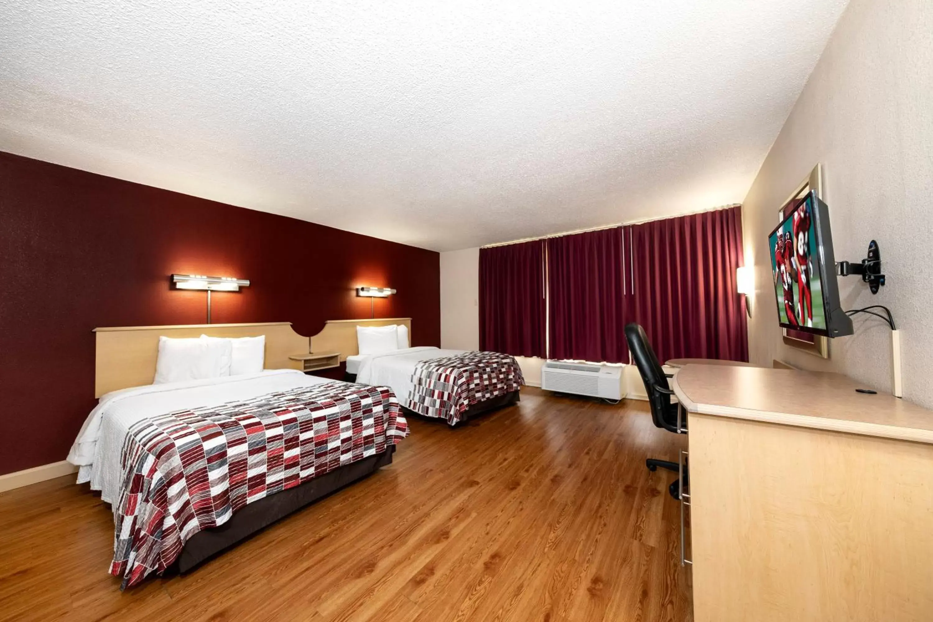 Deluxe Double Room Suite with Two Double Beds - Non-Smoking in Red Roof Inn & Suites Wytheville Deluxe Double Room Suite with Two Double Beds - Non-Smoking in Red Roof Inn & Suites Wytheville