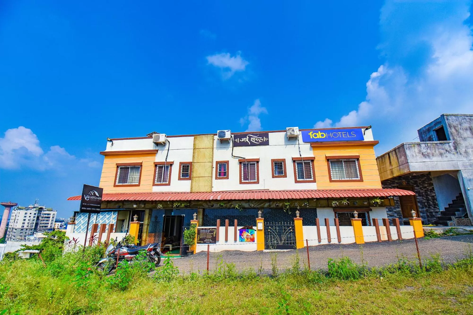 Property Building in FabExpress Vardhan Executive