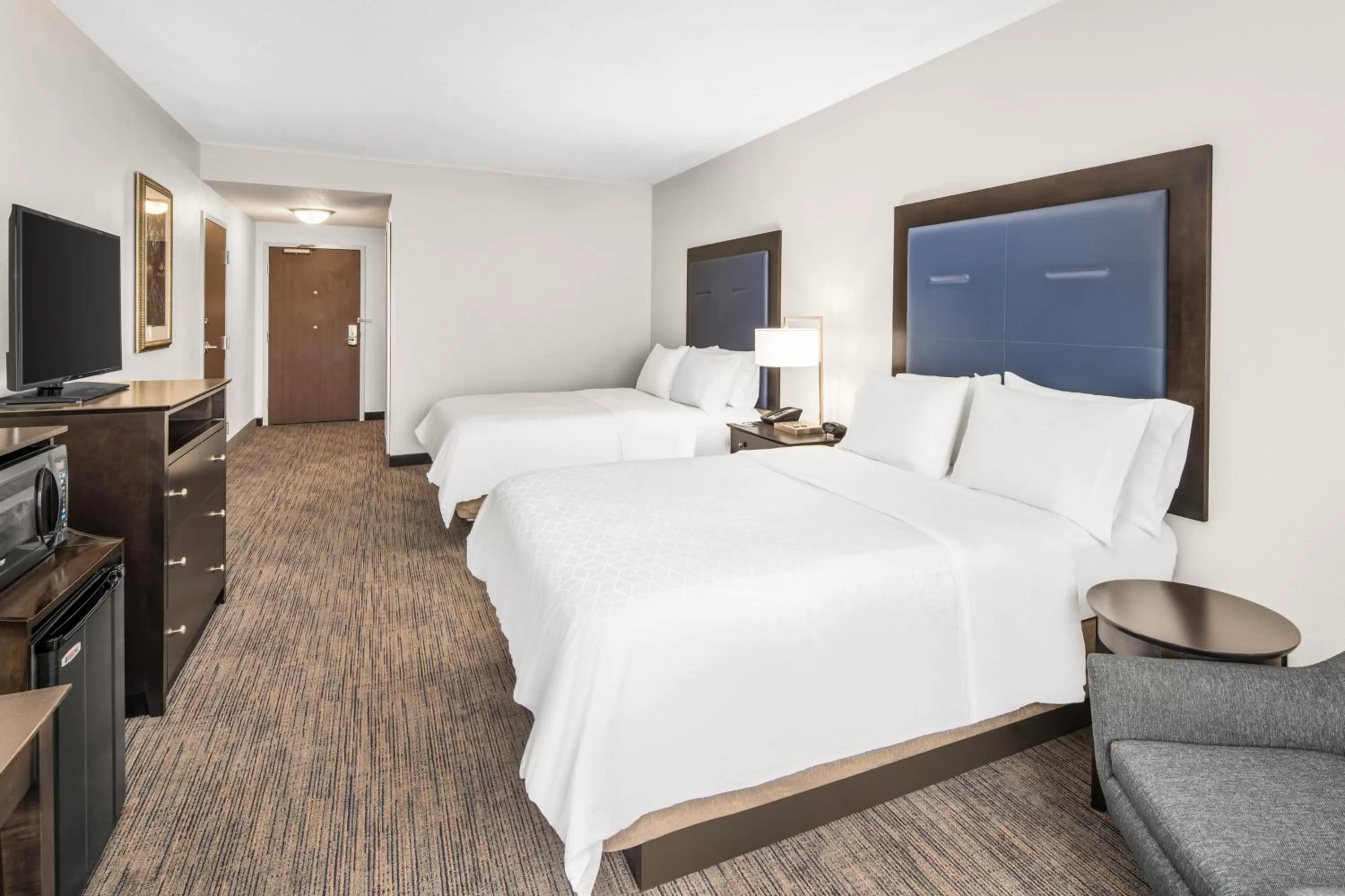 Photo of the whole room, Bed in Holiday Inn Express & Suites Wilmington-Newark by IHG