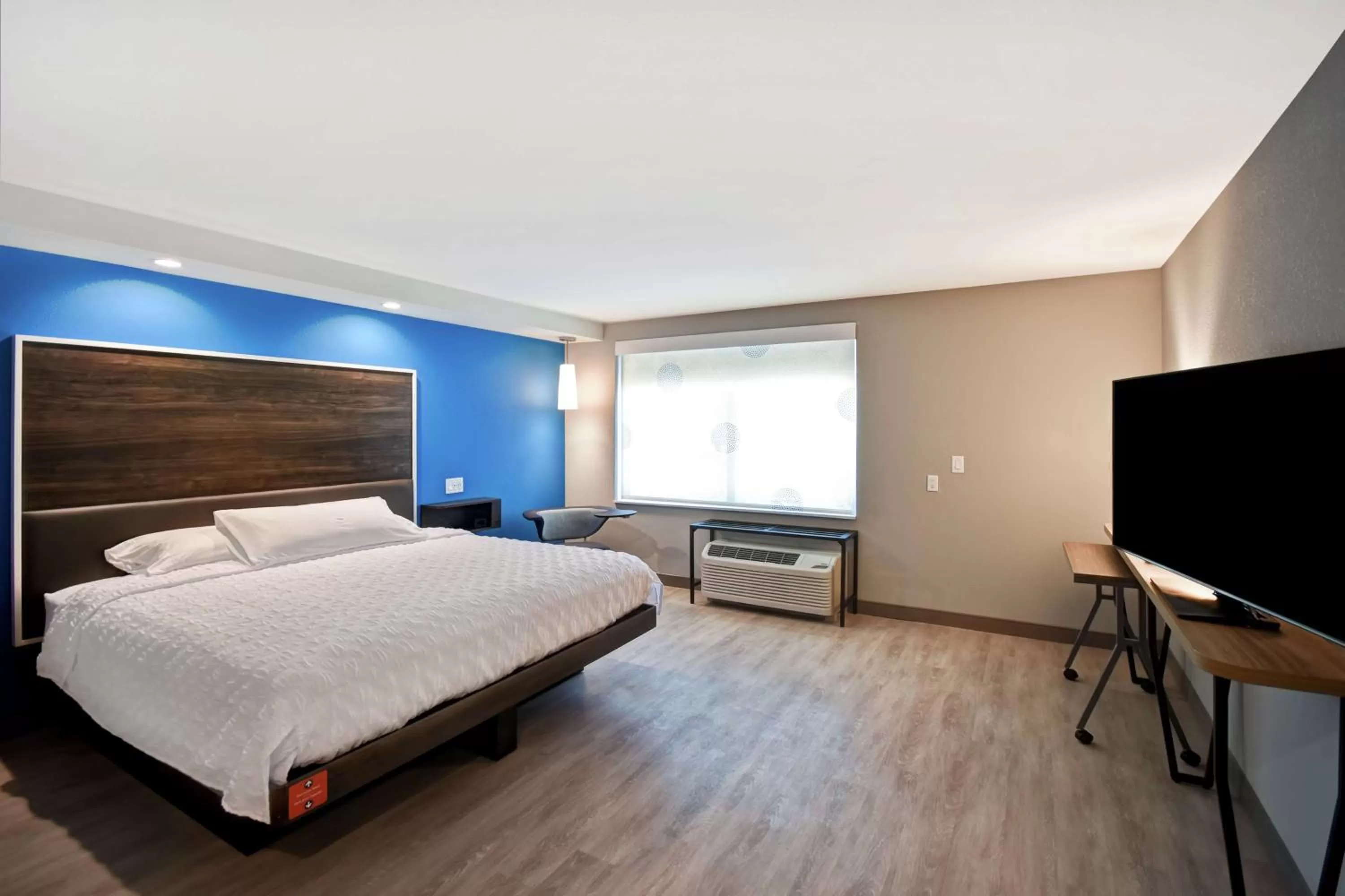 Bedroom, Bed in Tru By Hilton Deadwood