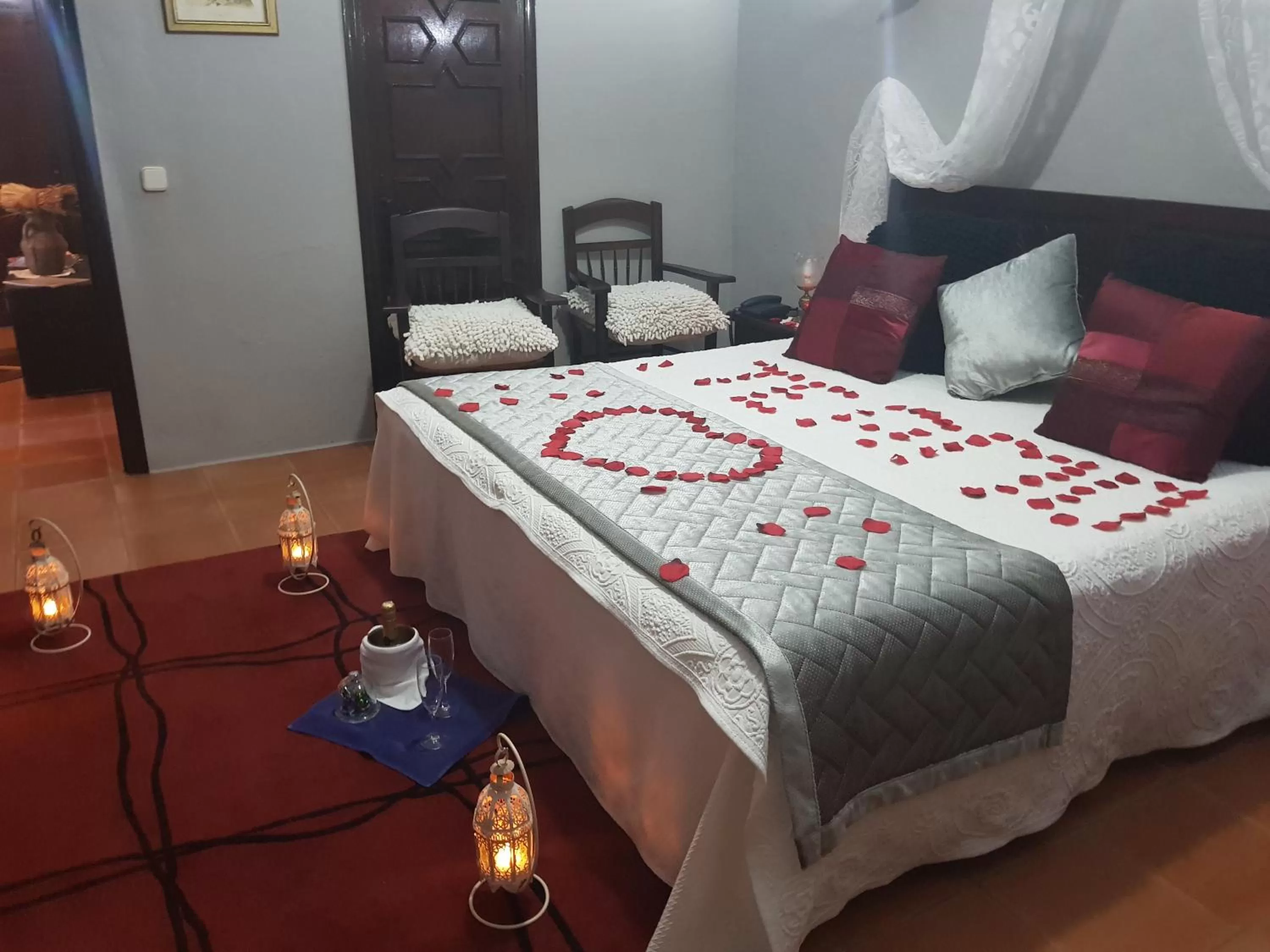 Photo of the whole room, Bed in Hacienda El Santiscal