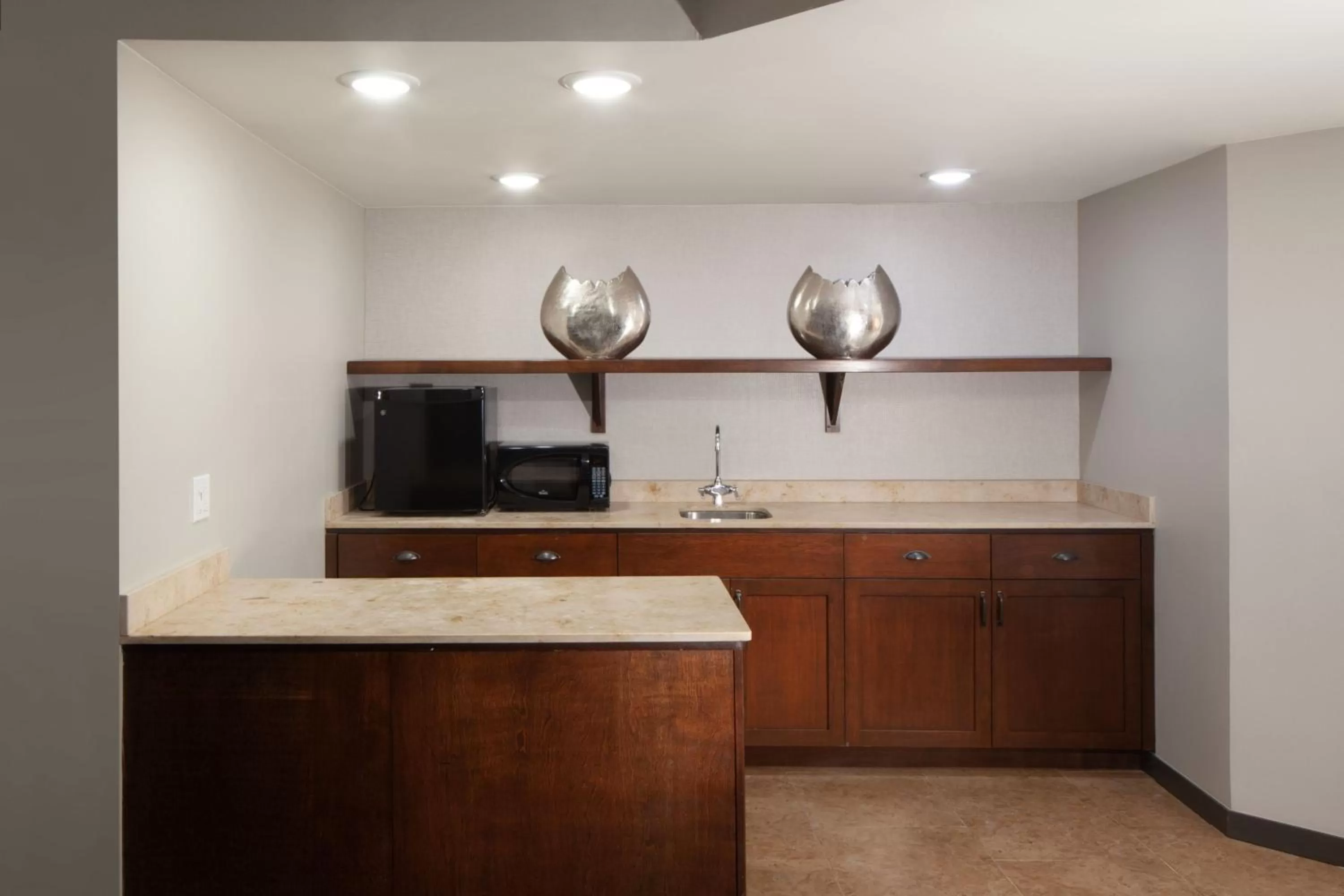 Lounge or bar in Sheraton Anchorage Hotel