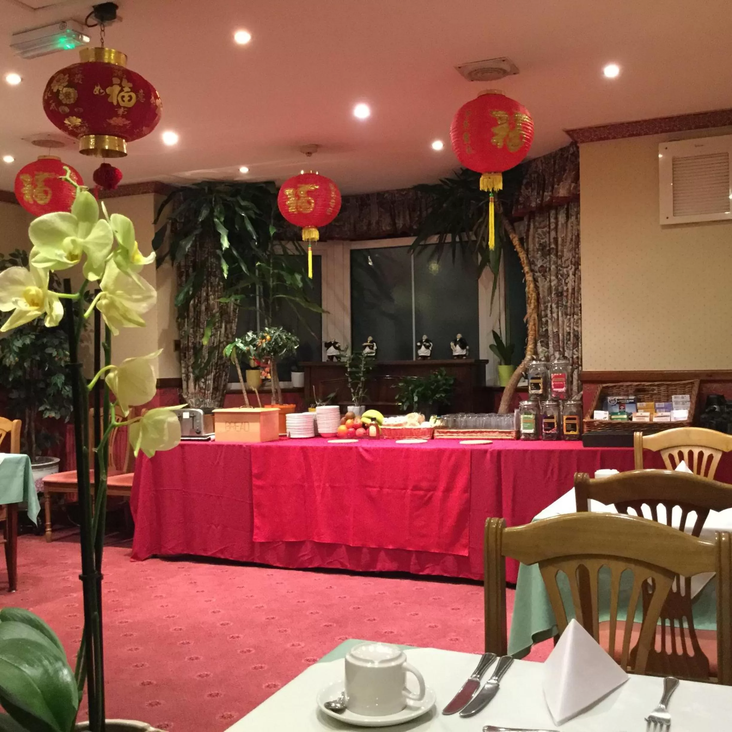 Breakfast in Garden Hotel