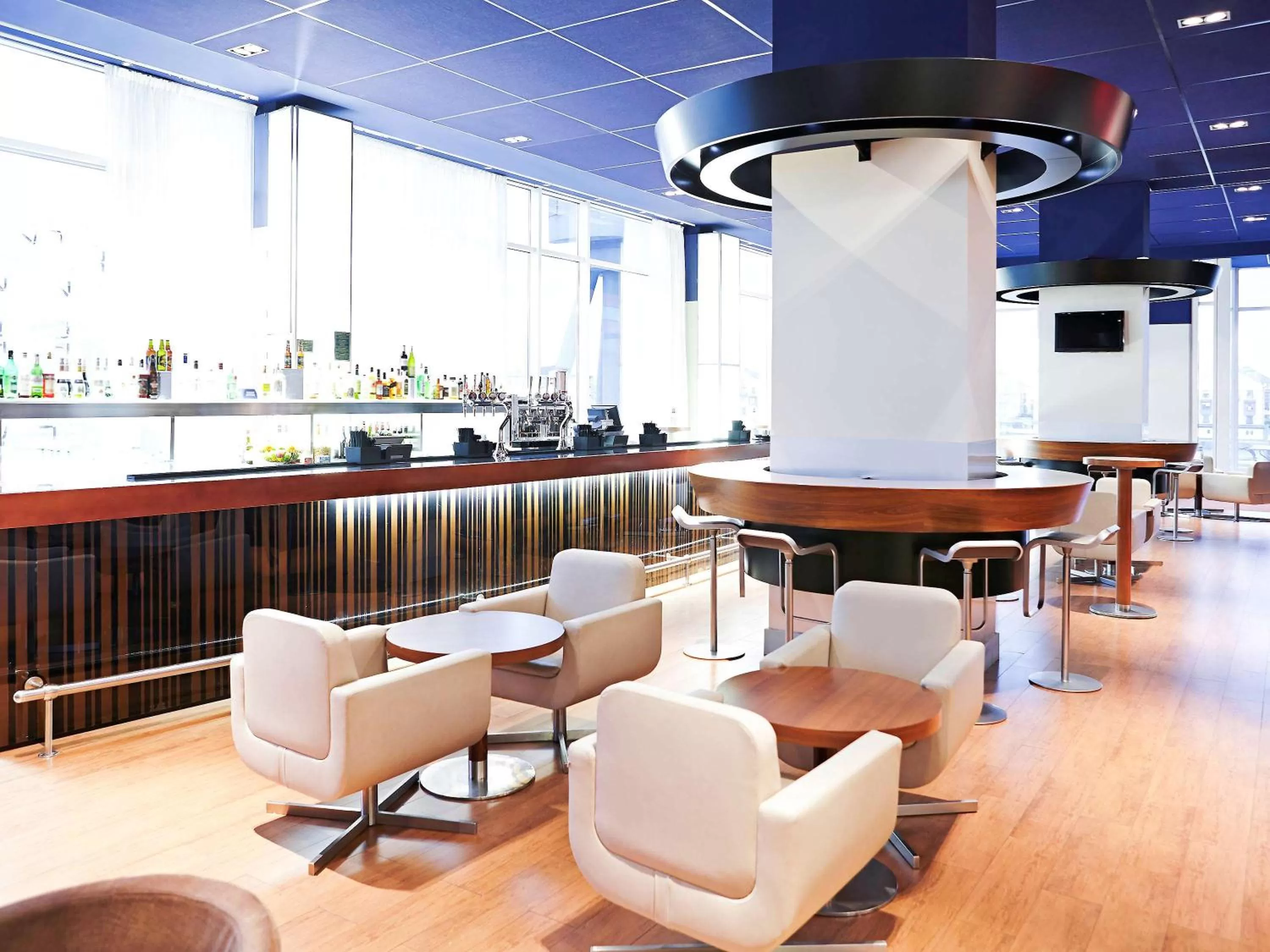 Lounge or bar in Novotel London Excel