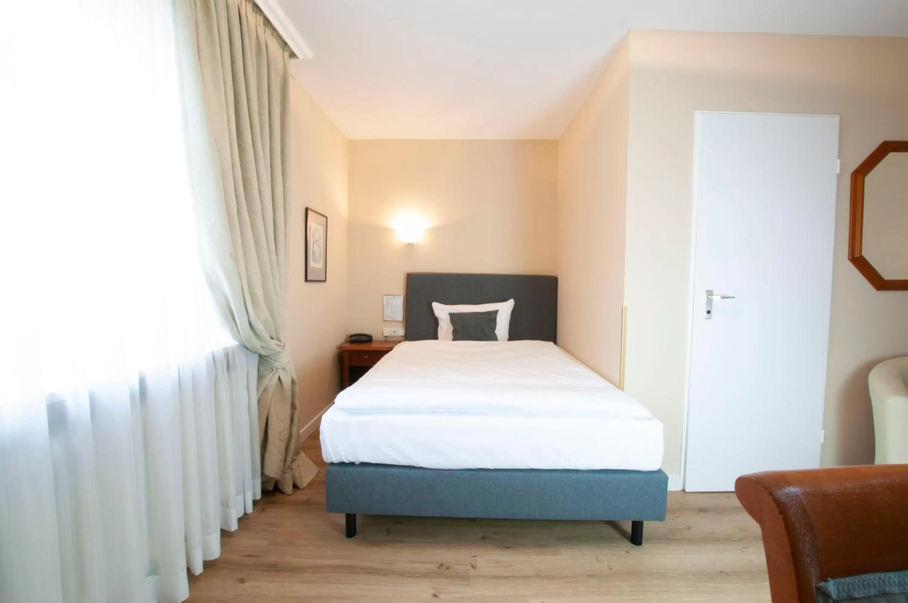 Photo of the whole room, Bed in Hotel Altmünchen by Blattl