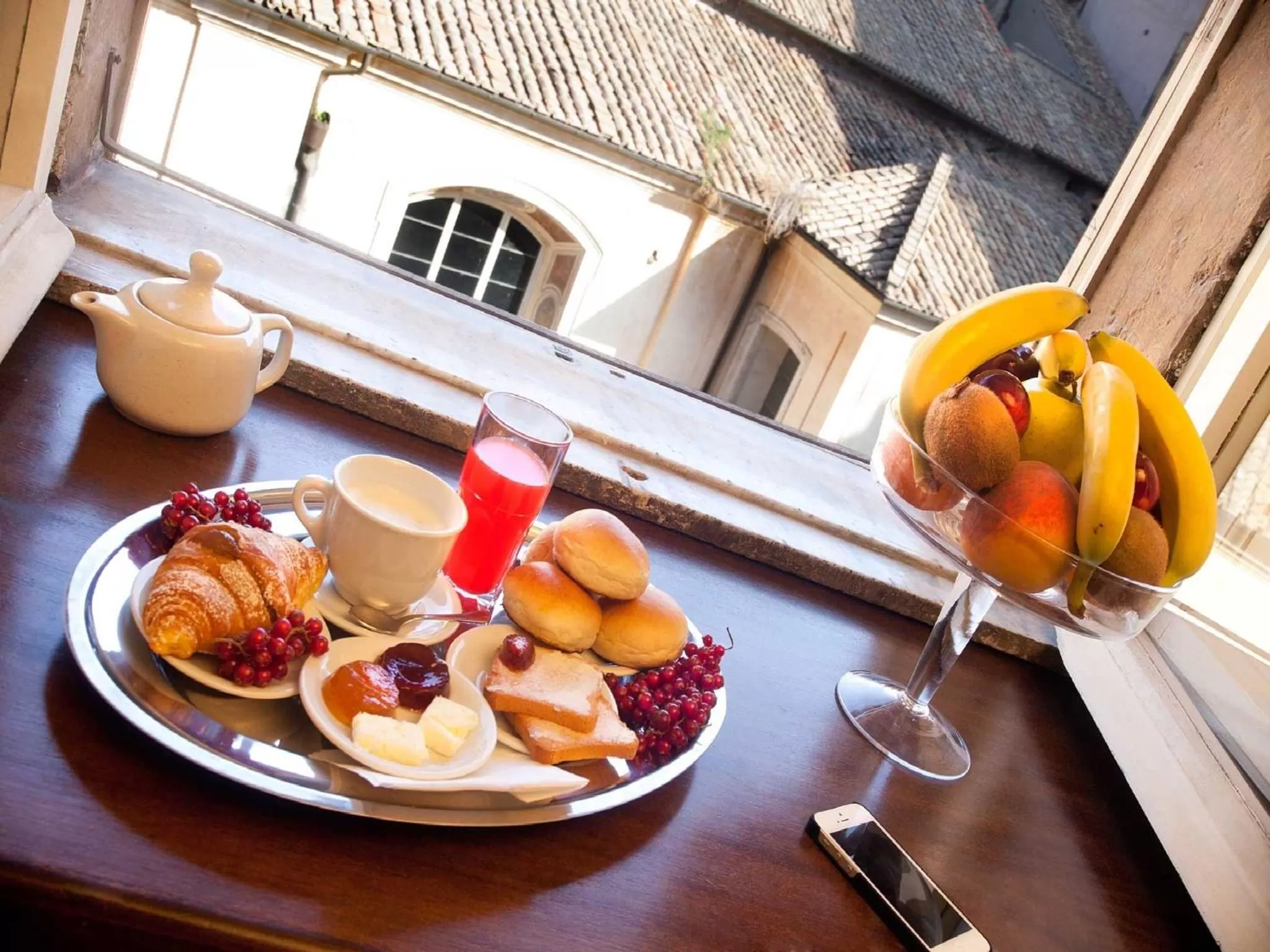 Food and drinks in Pantheon Inn