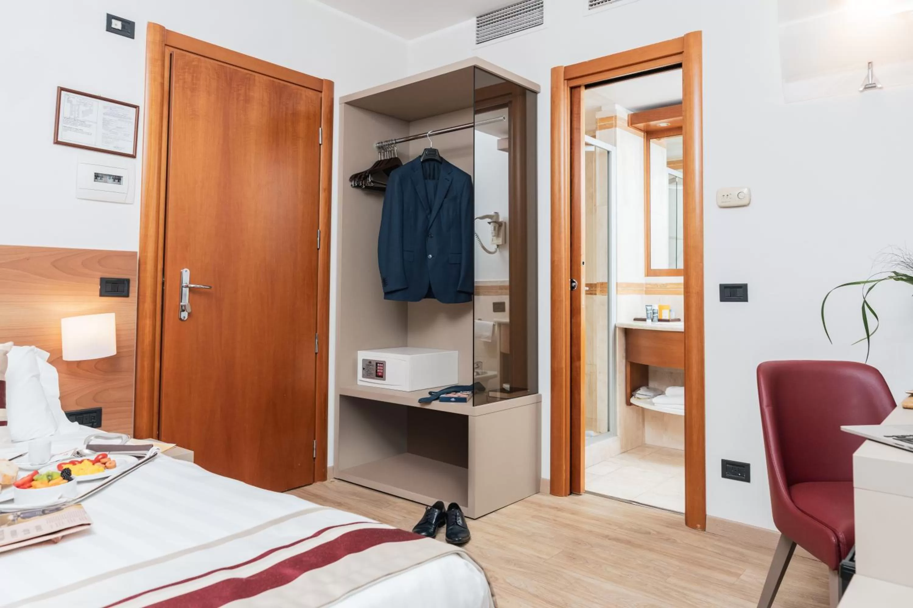 Photo of the whole room, Bed in Hotel Royal Falcone