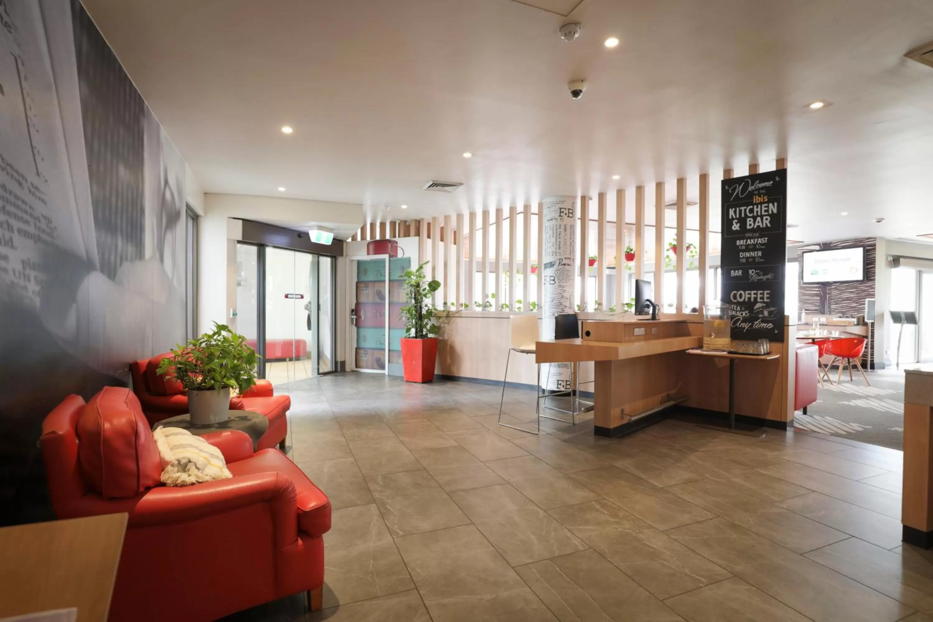 Lobby or reception in ibis Sydney Airport