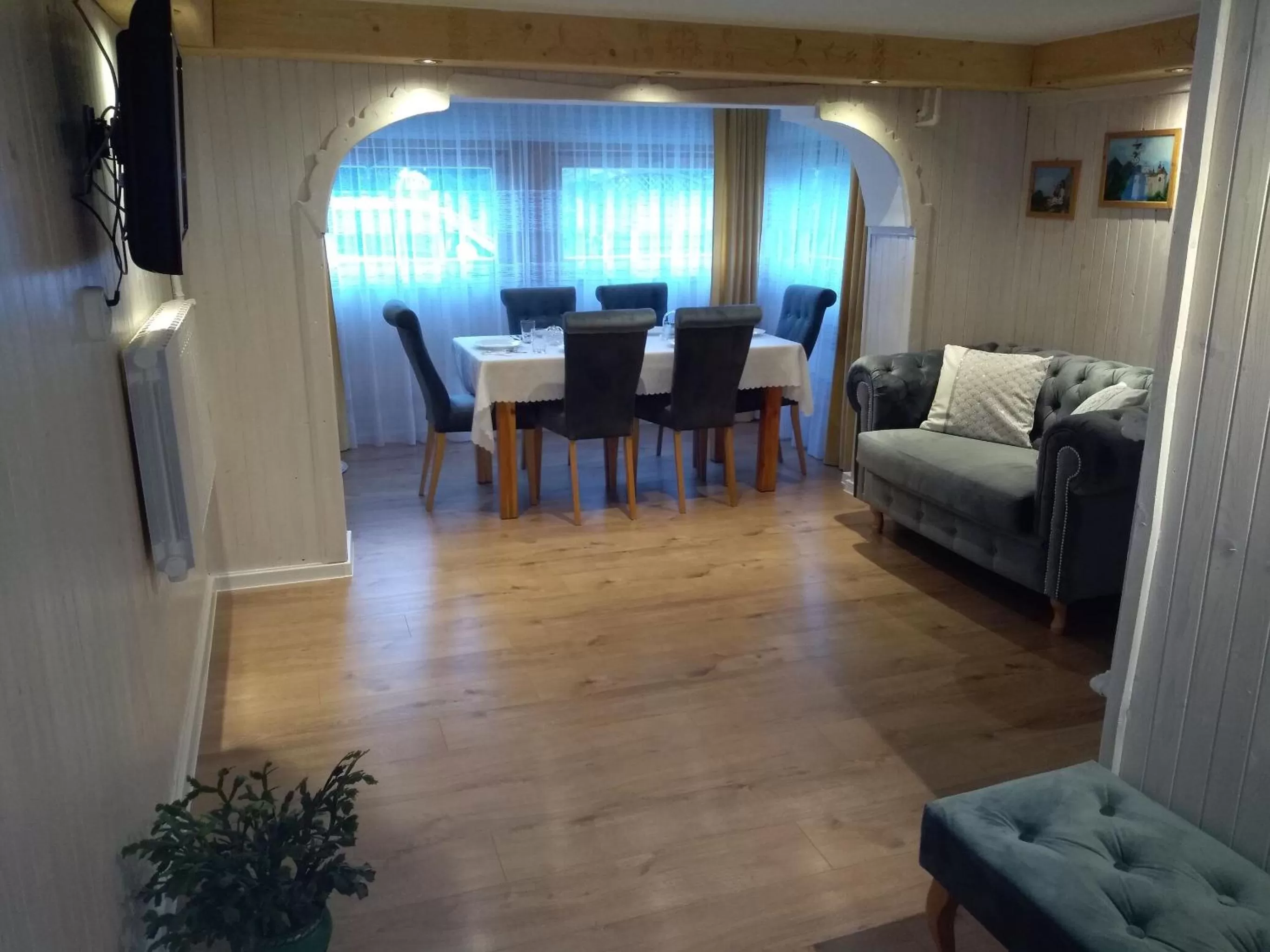 Communal lounge/ TV room, Dining Area in Noclegi U Reni