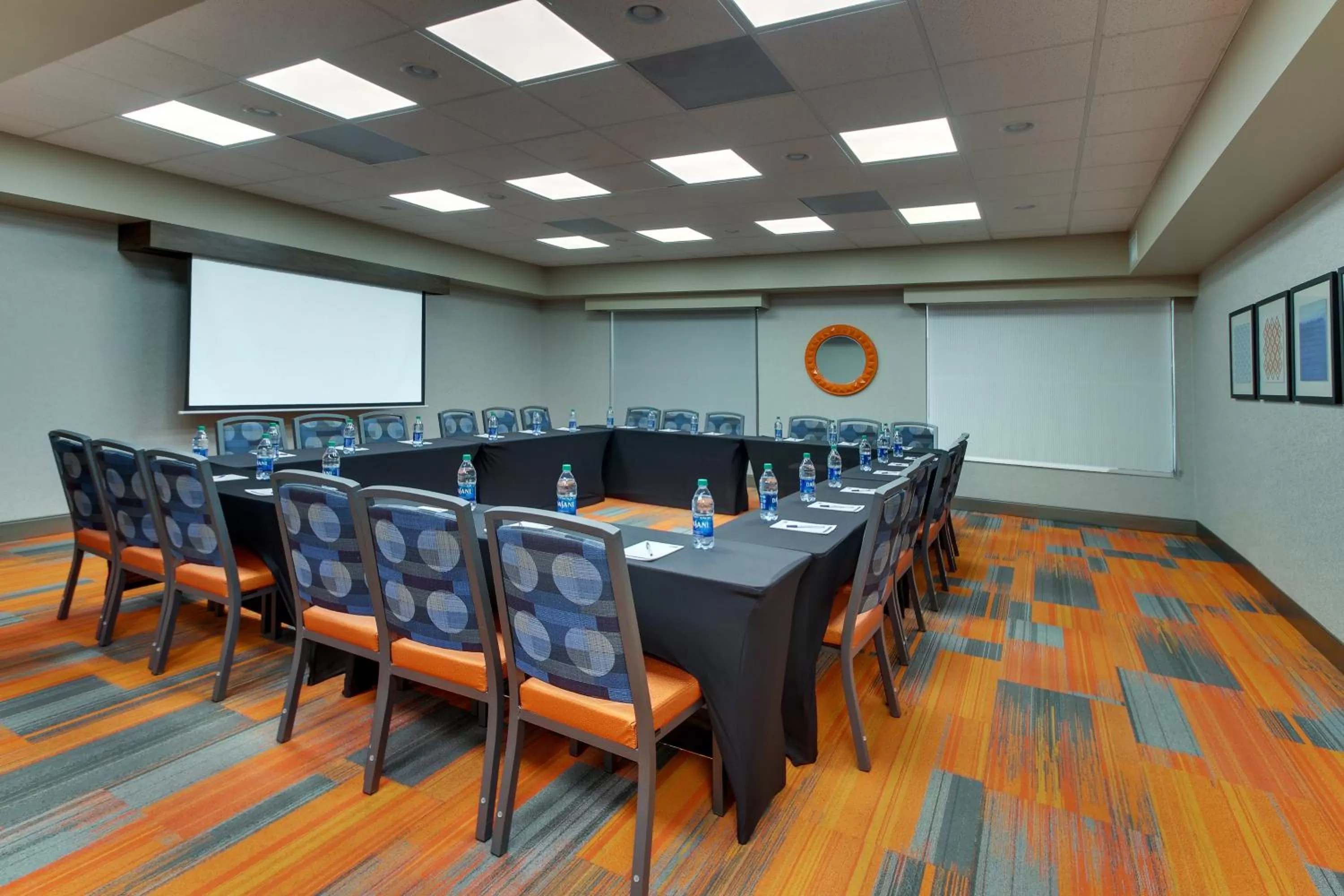 Meeting/conference room in Holiday Inn Express & Suites Atlanta Perimeter Mall Hotel by IHG