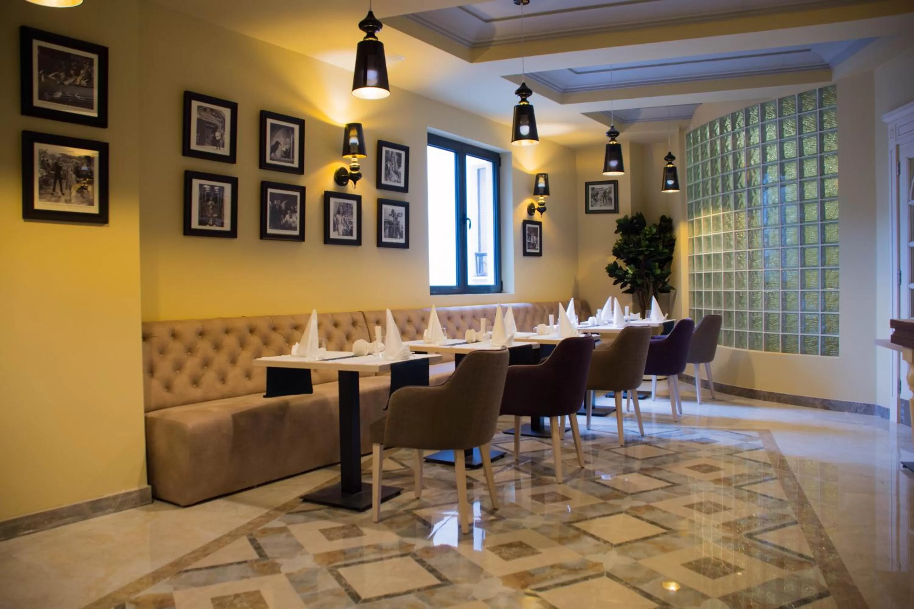 Restaurant/places to eat in Xenon Hotel & SPA