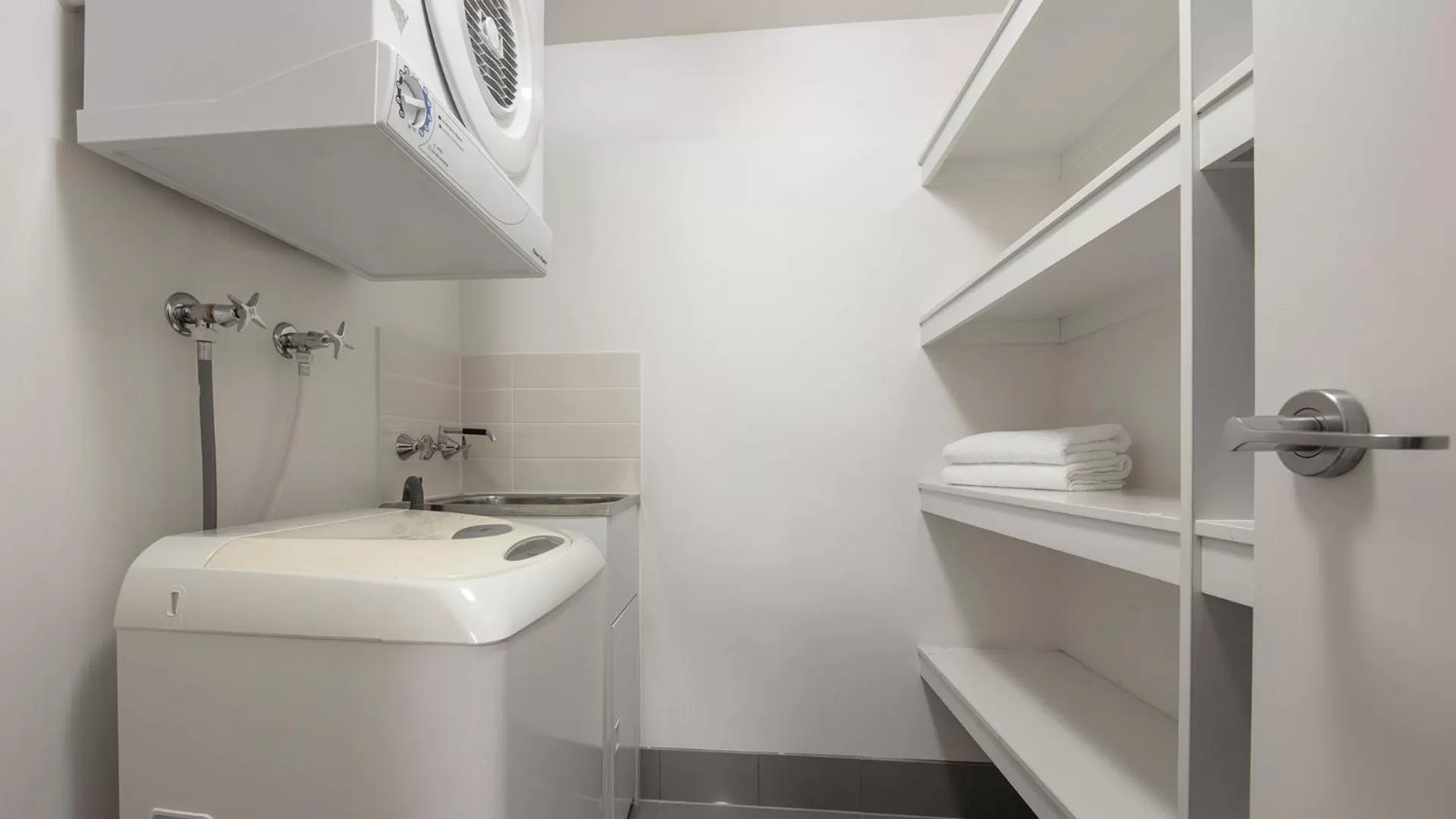 Area and facilities in Oaks Brisbane on Charlotte Suites