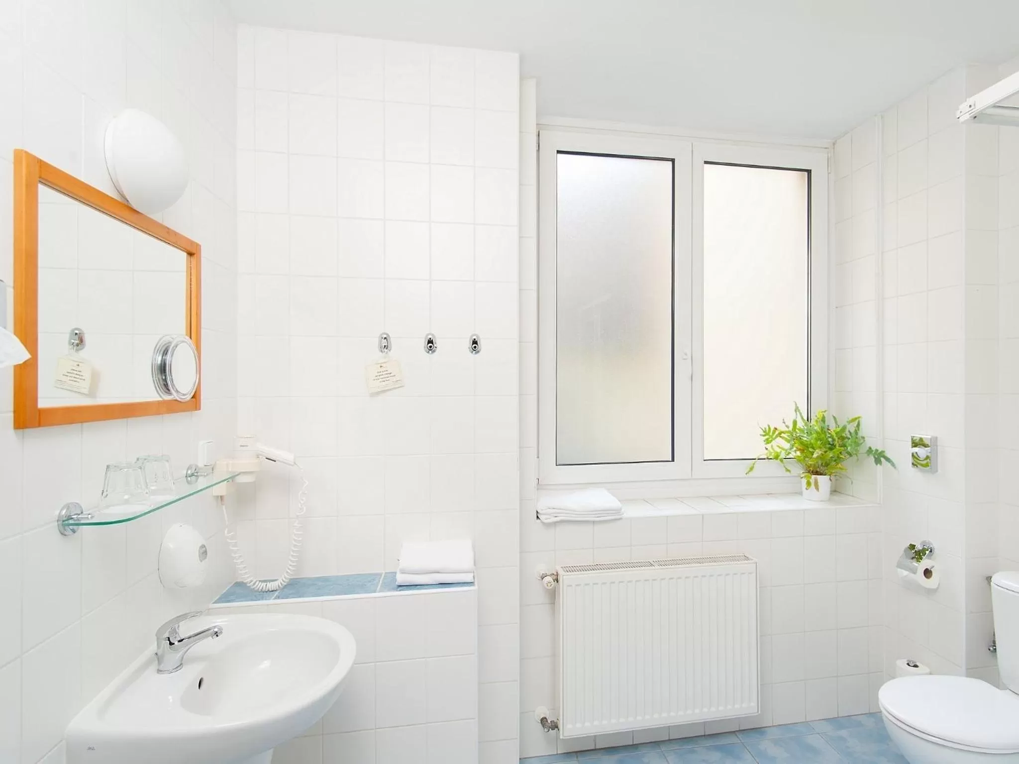 Bathroom in Cloister Inn Hotel
