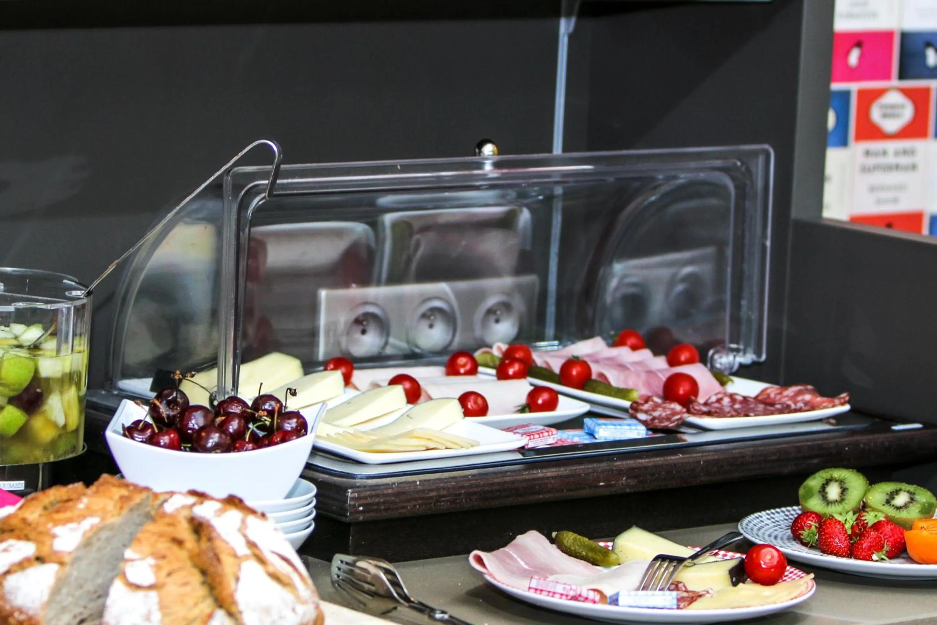 Food in Hôtel Vic Eiffel