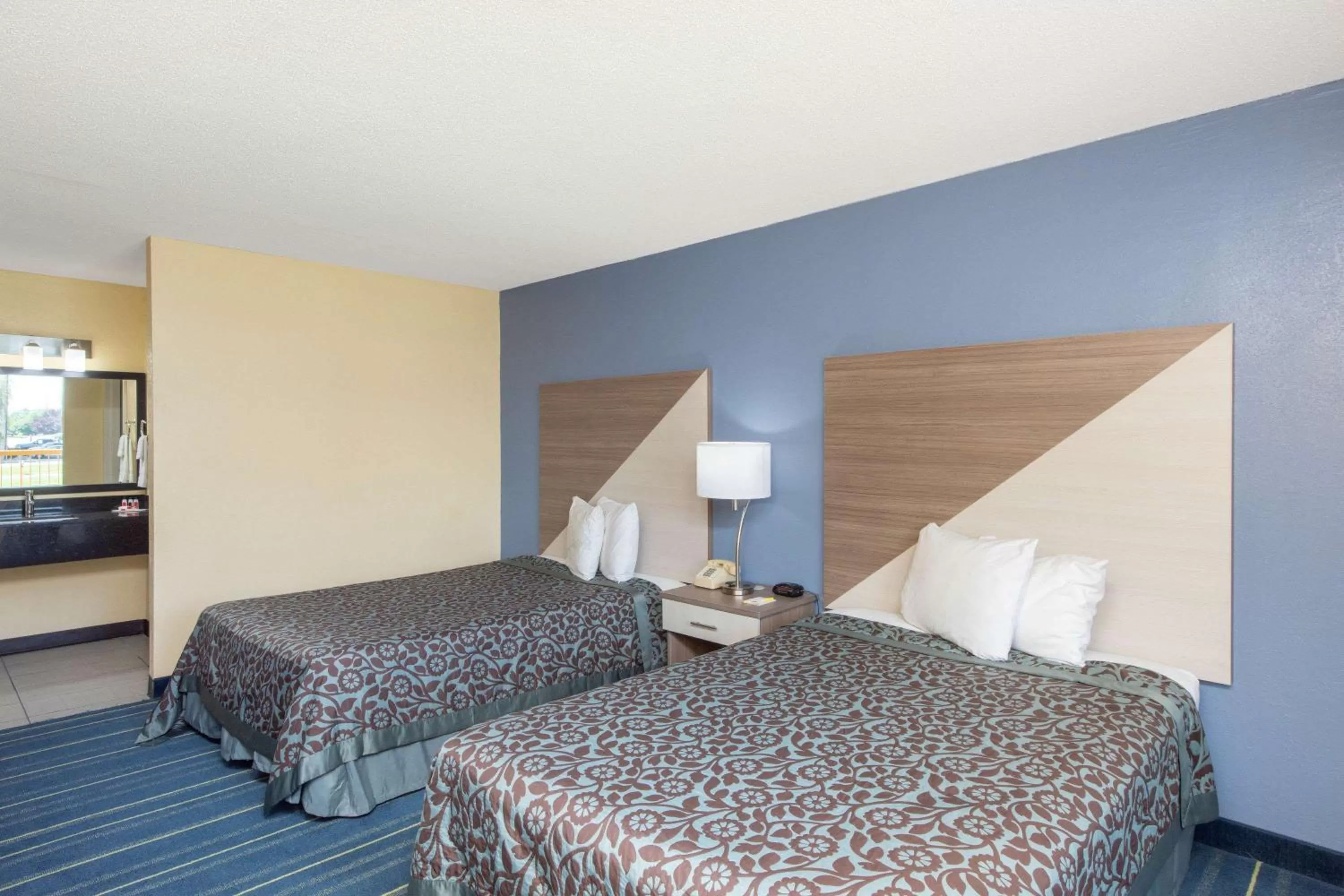 Photo of the whole room, Bed in Days Inn by Wyndham Salem, Illinois