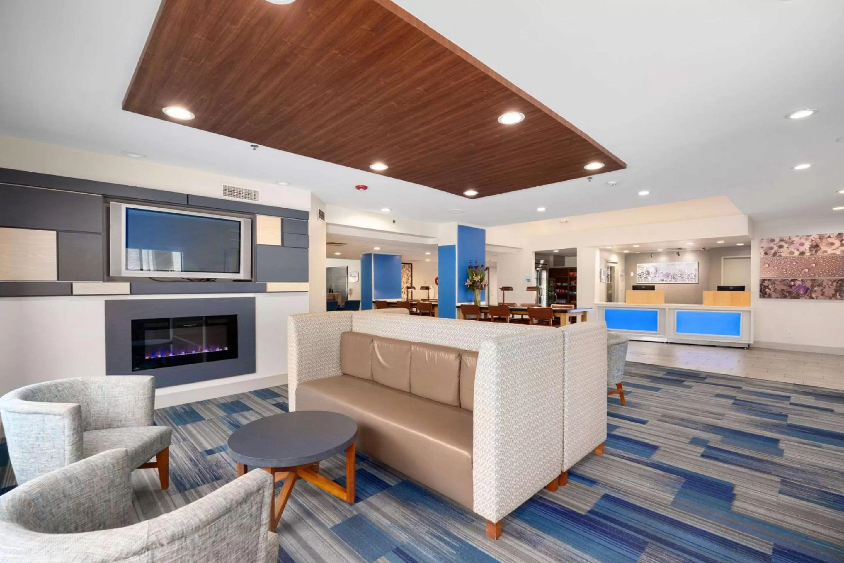 Lobby or reception in Sleep Inn & Suites Tempe ASU Campus