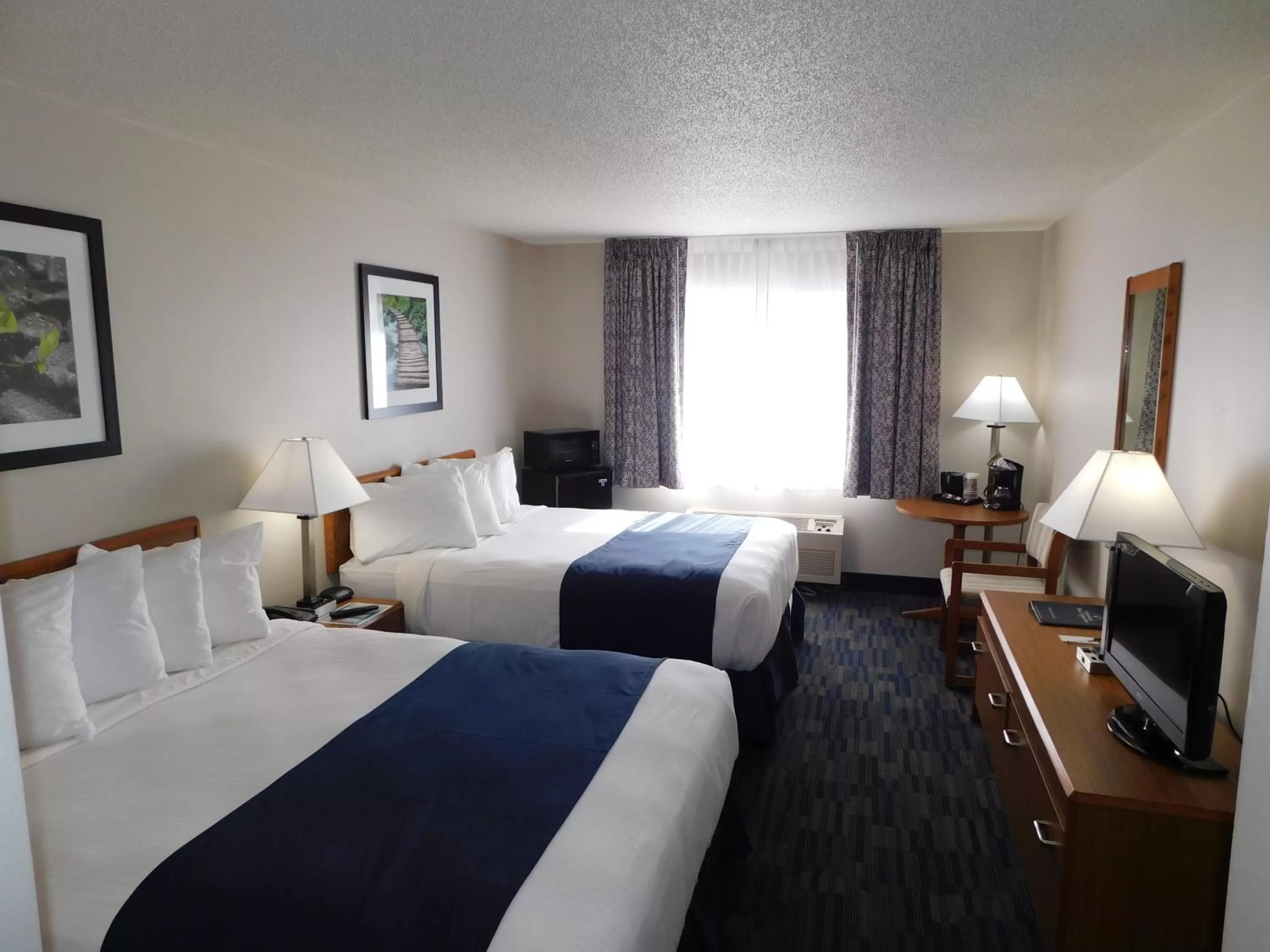 Photo of the whole room, Bed in Northwoods Best Inn - Chetek