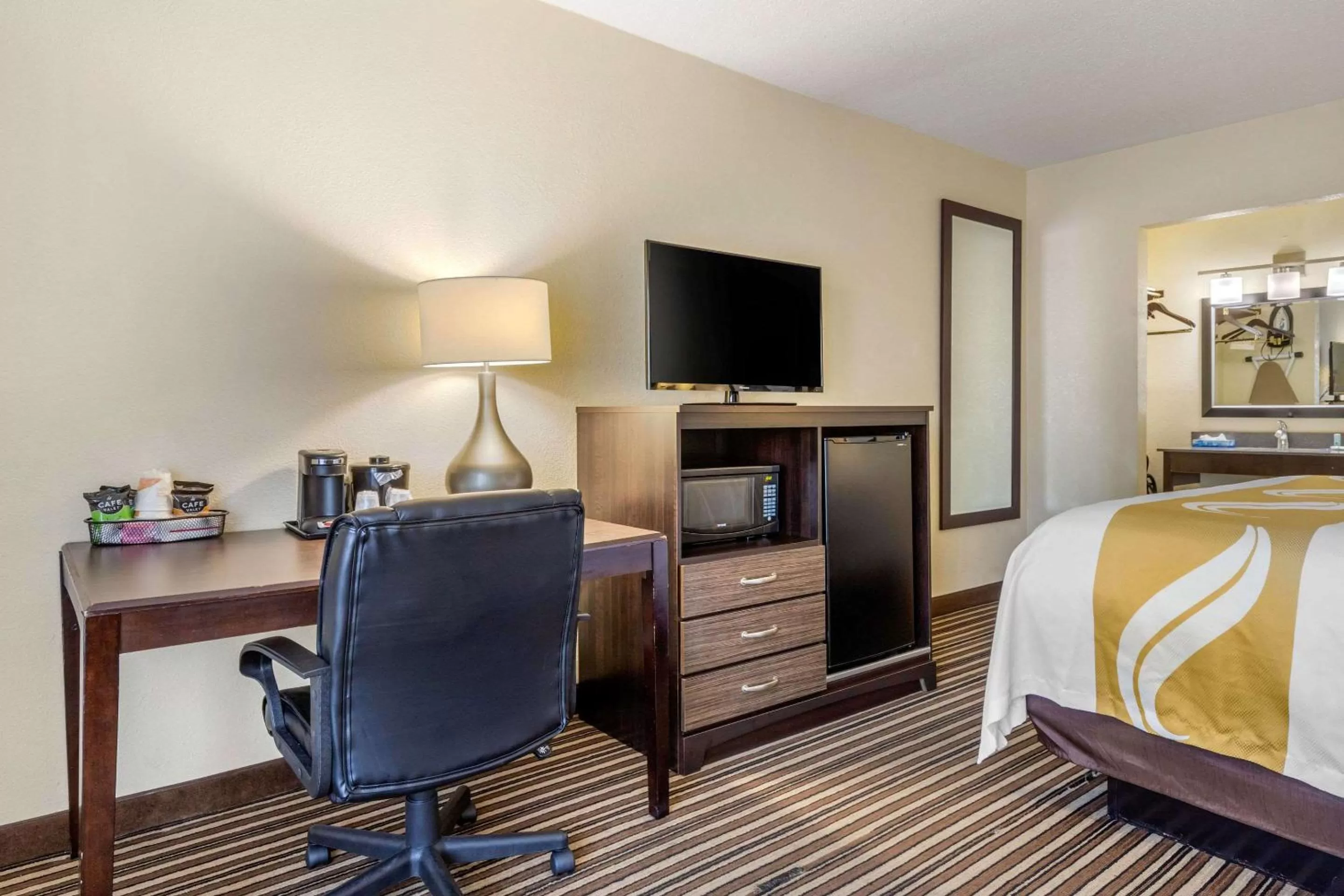 Photo of the whole room, Bed in Quality Inn Airport South