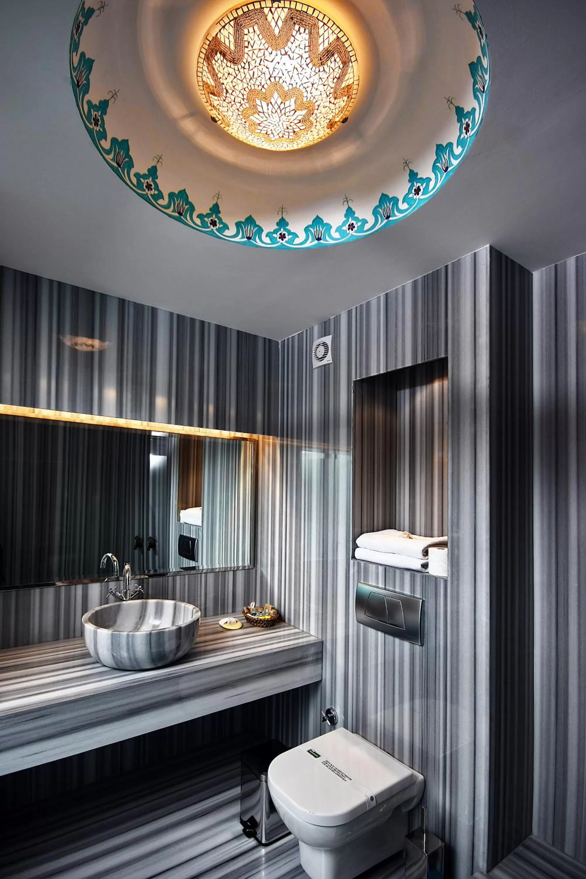 Shower in Hotel Niles Istanbul