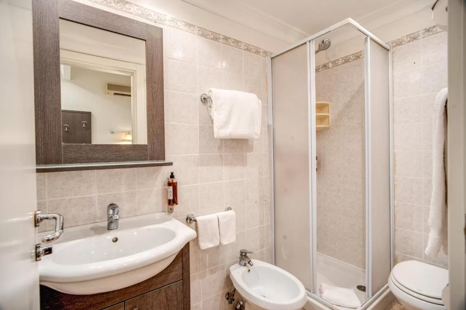 Bathroom in Hotel Mirti