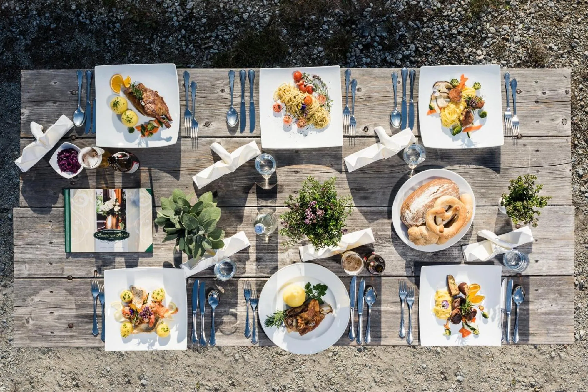 Food and drinks in Hotel Zum Stemplinger Hansl