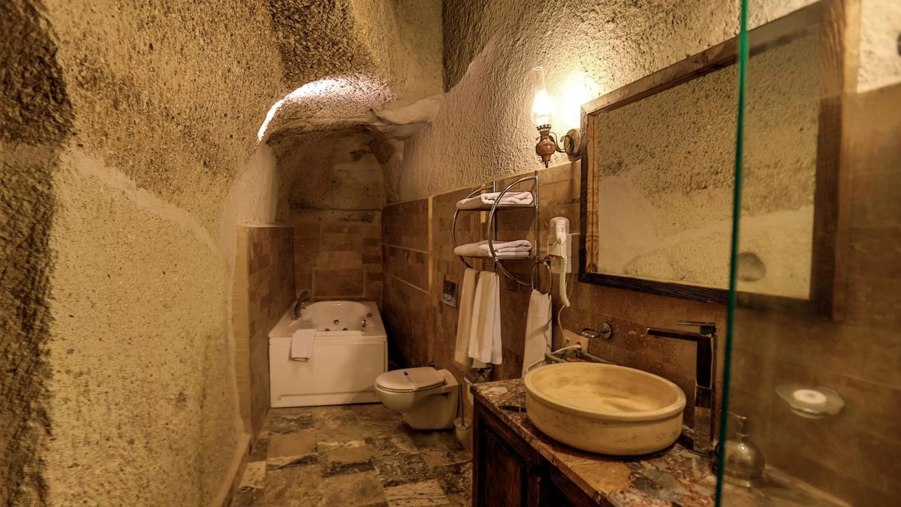 Bathroom in Hidden Cave Hotel