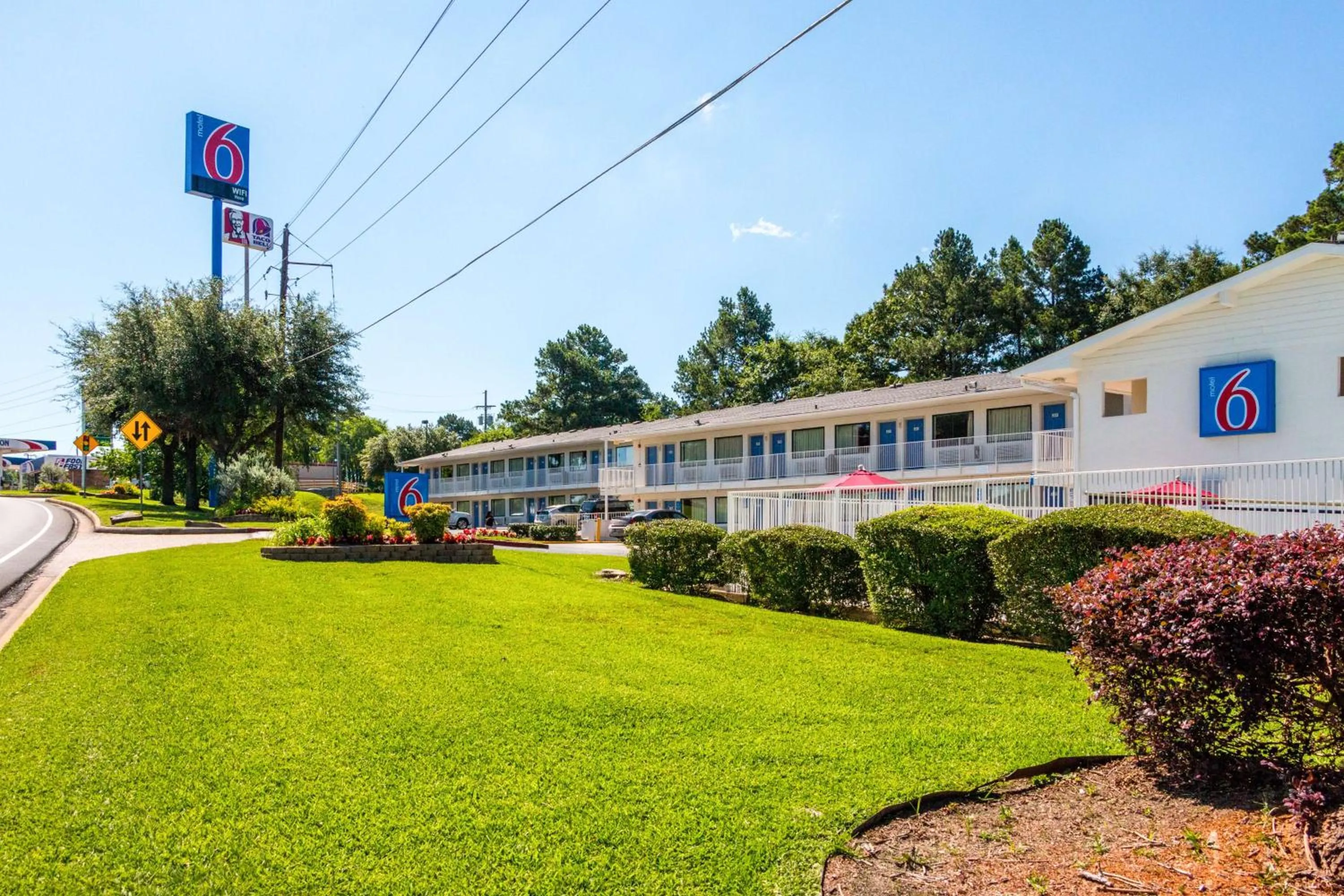 Property building in Motel 6-Longview, TX