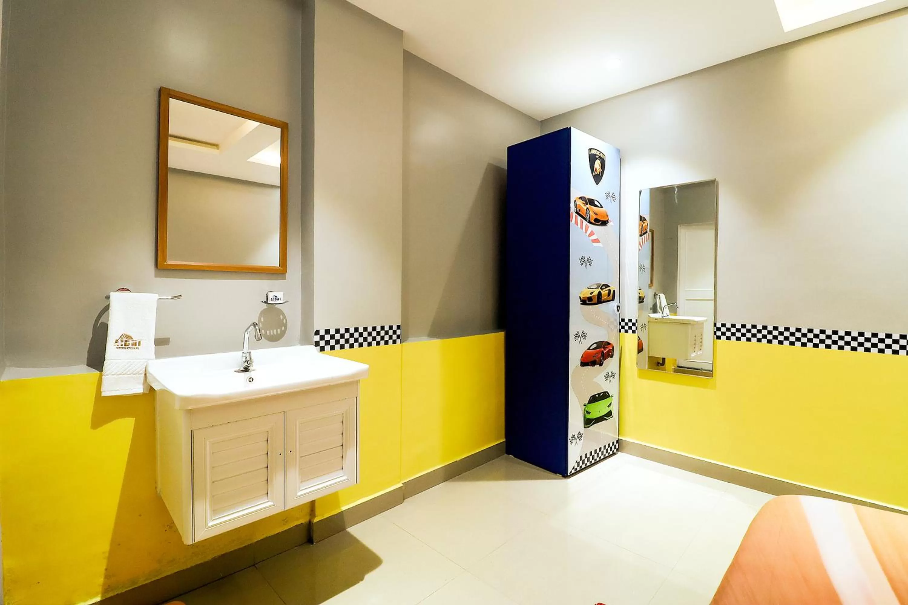 wardrobe, Bathroom in Hotel Greek Glory