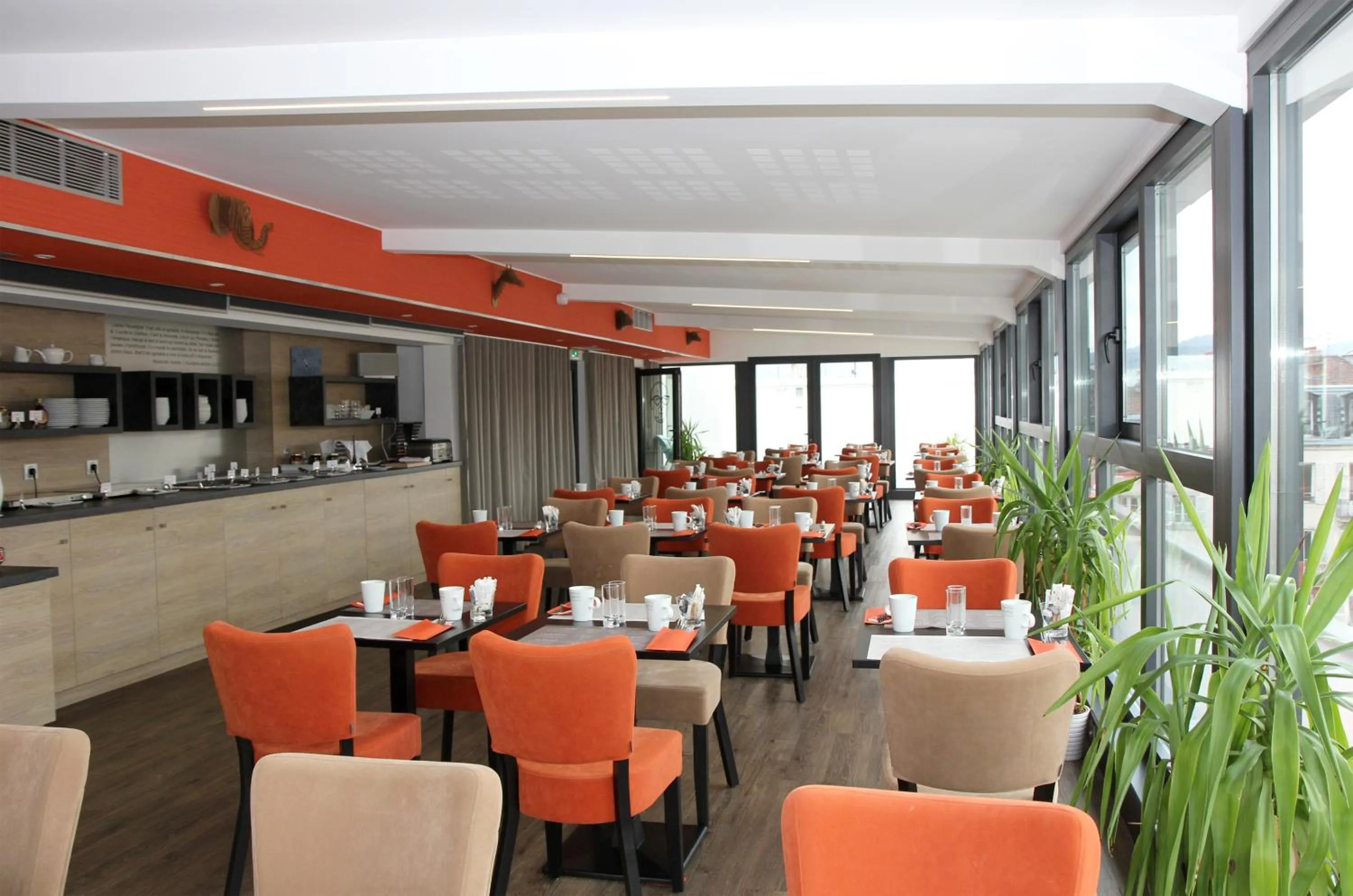 Restaurant/places to eat in Hotel Litteraire Alexandre Vialatte, BW Signature Collection