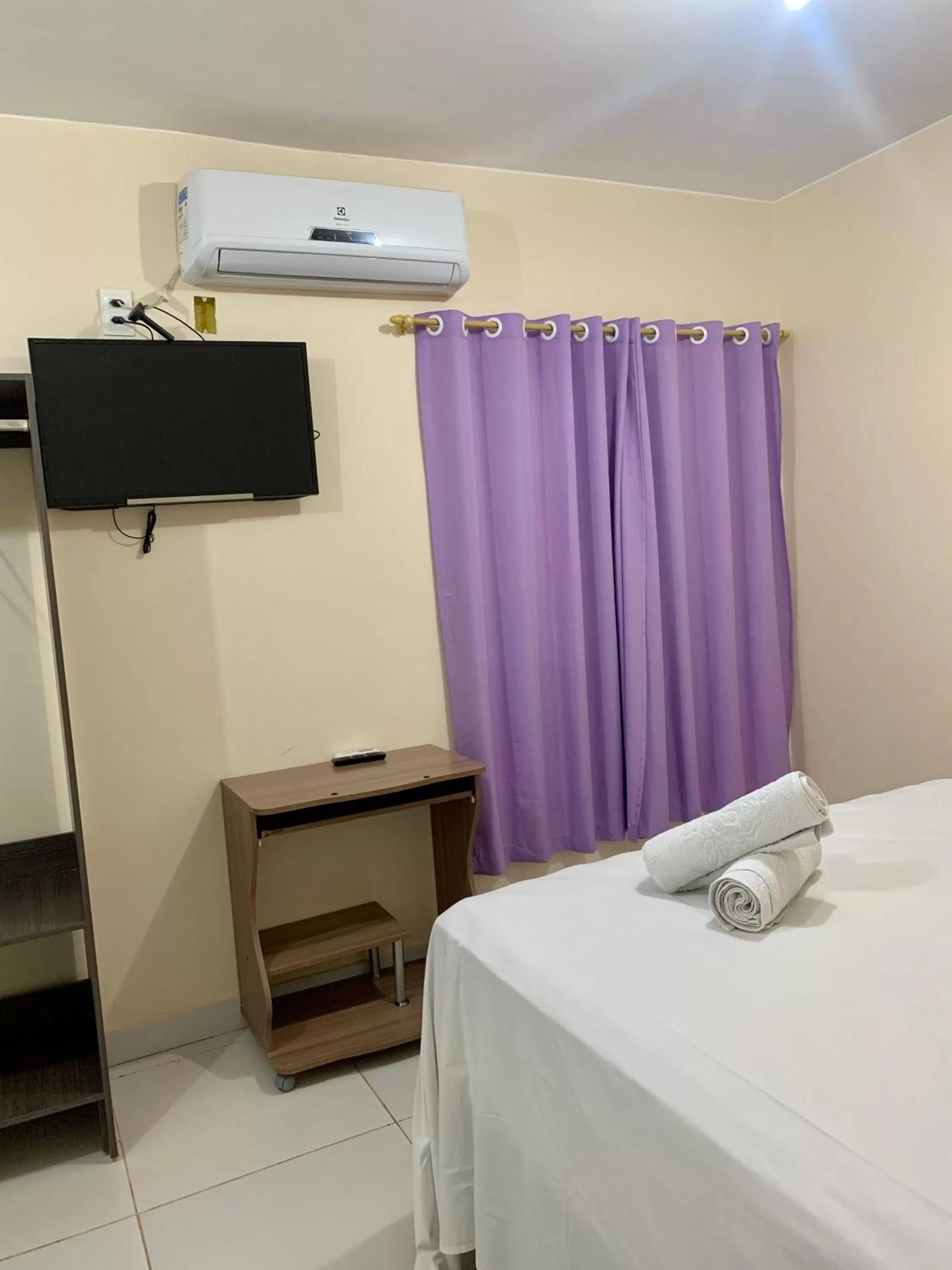 TV/Entertainment Center in Pousada Jardim Brasília