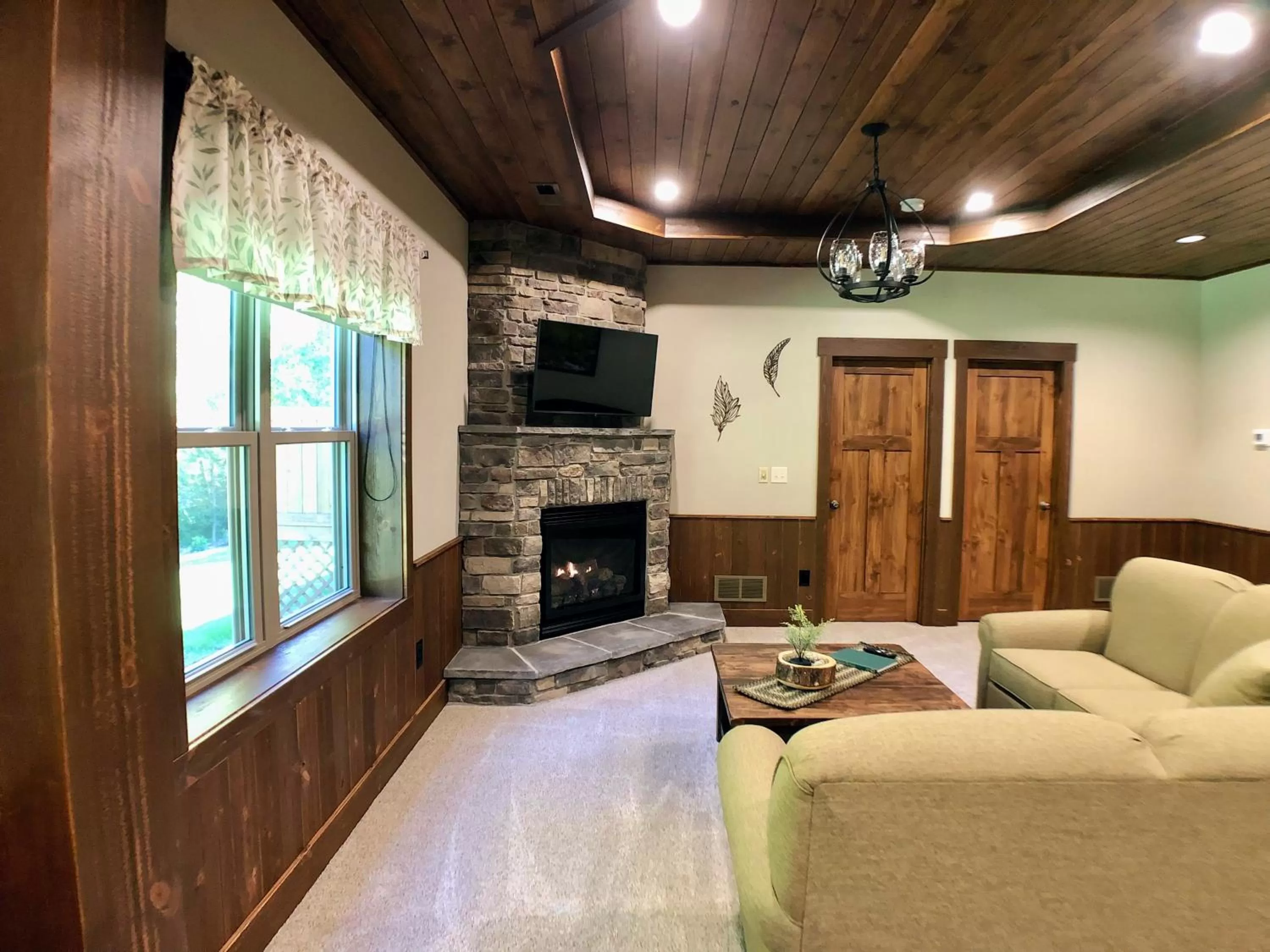 Sojourner's Lodge & Log Cabin Suites
