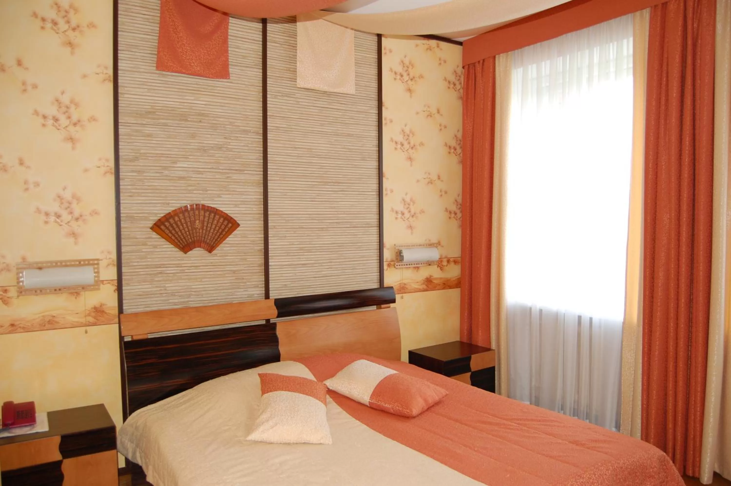 Bed in Hotel Prydesnyansky