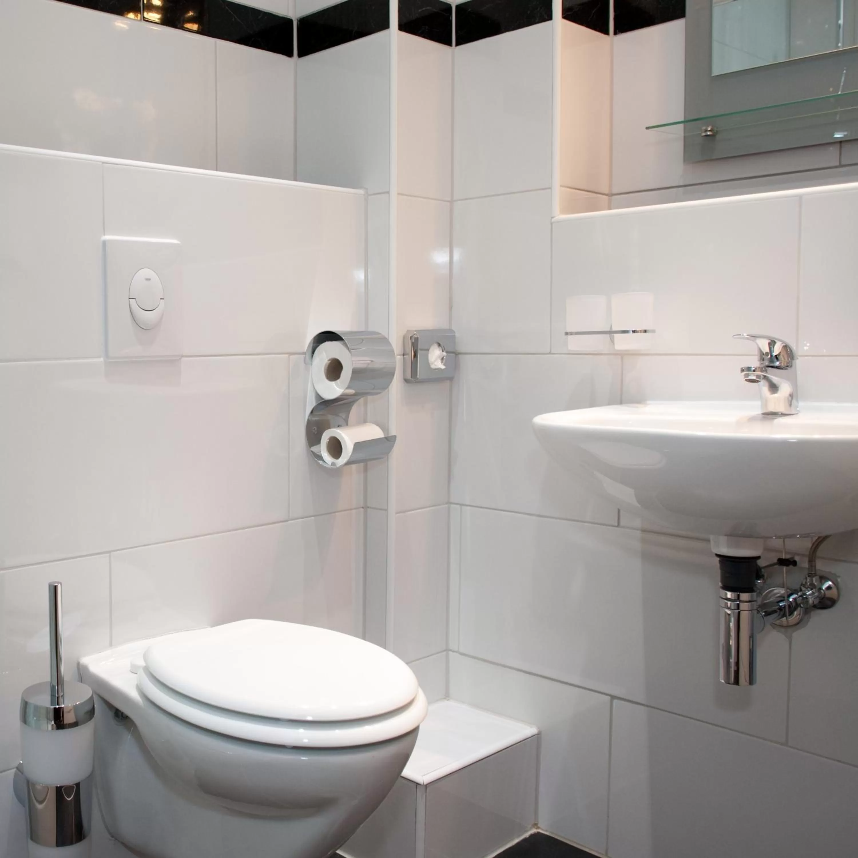 Bathroom in Alexander Business Hotel Hannover City