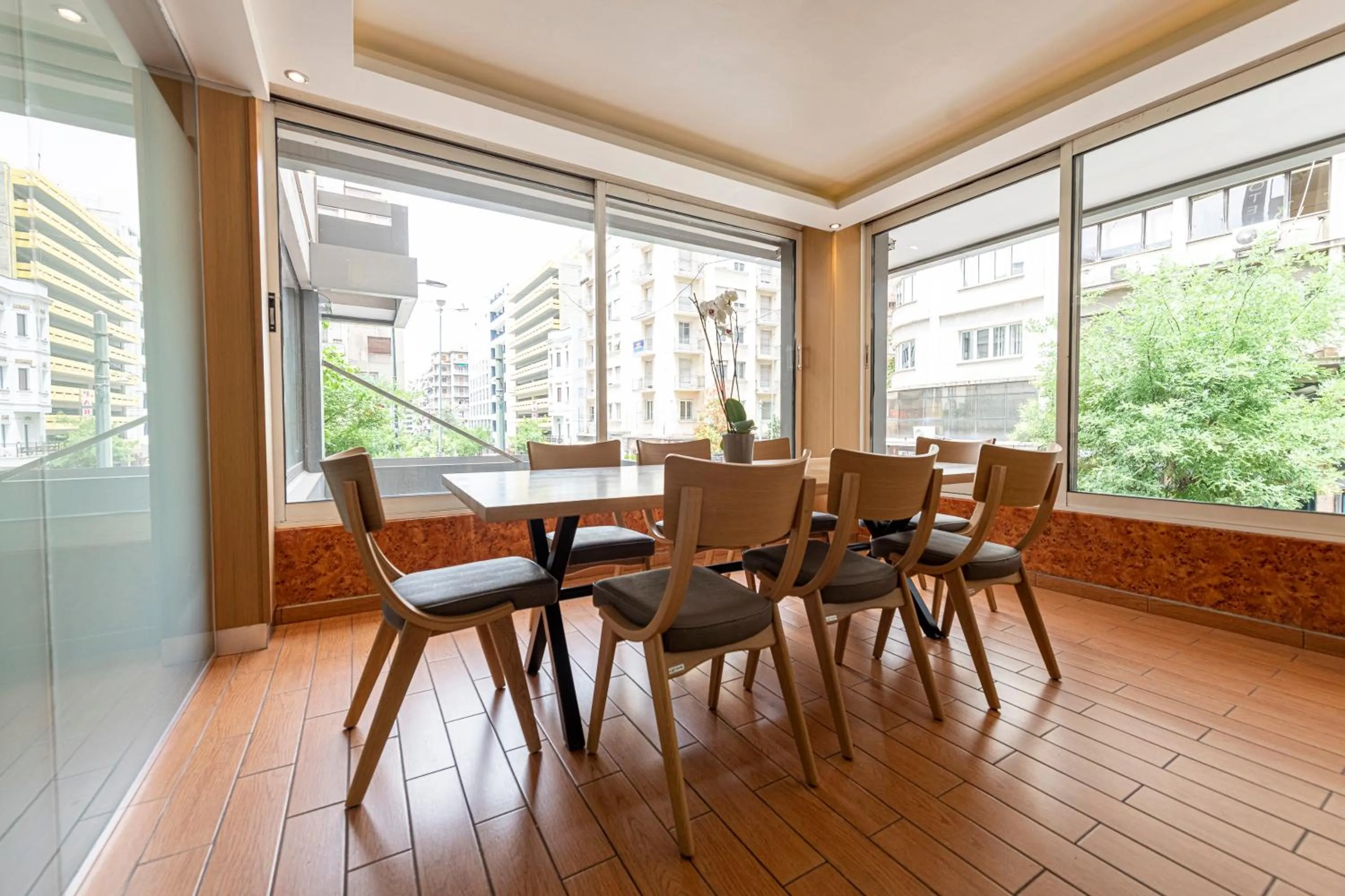 Dining area in Parnon Hotel