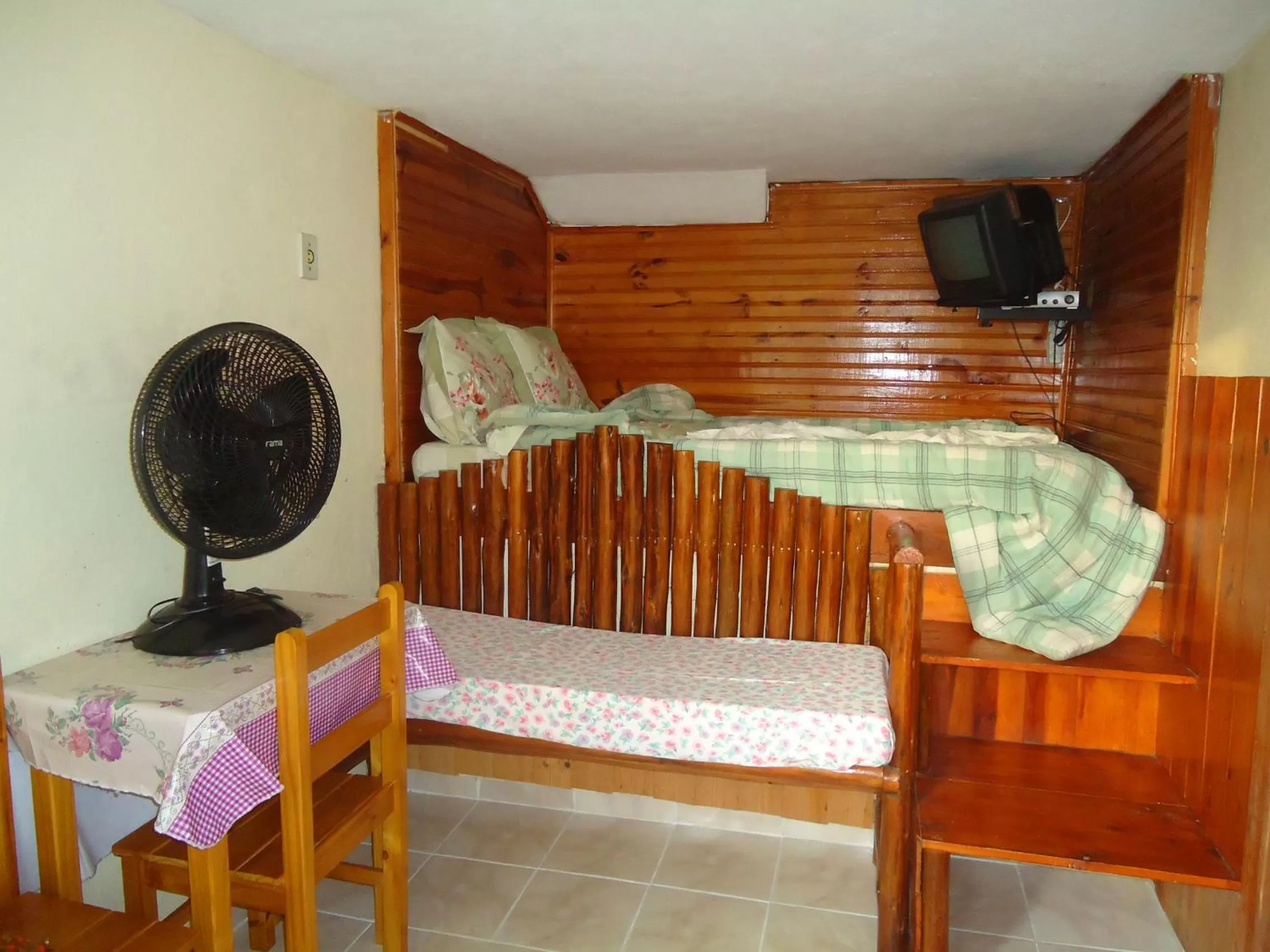 Bed, Dining Area in Pousada Reino Encantado - São Thomé das Letras - Minas Gerais