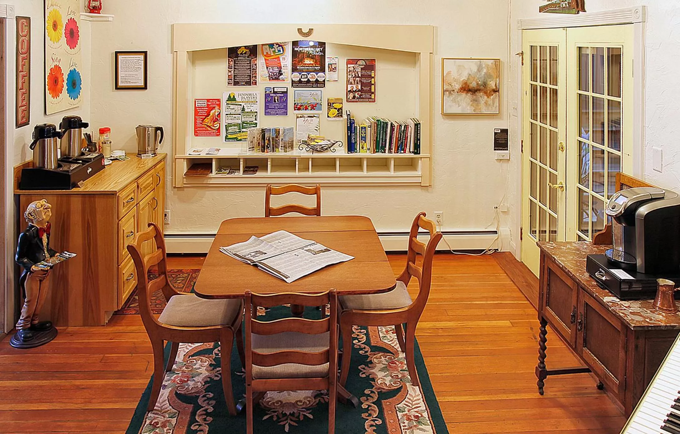 Restaurant/places to eat in Peninsula Park-View Resort