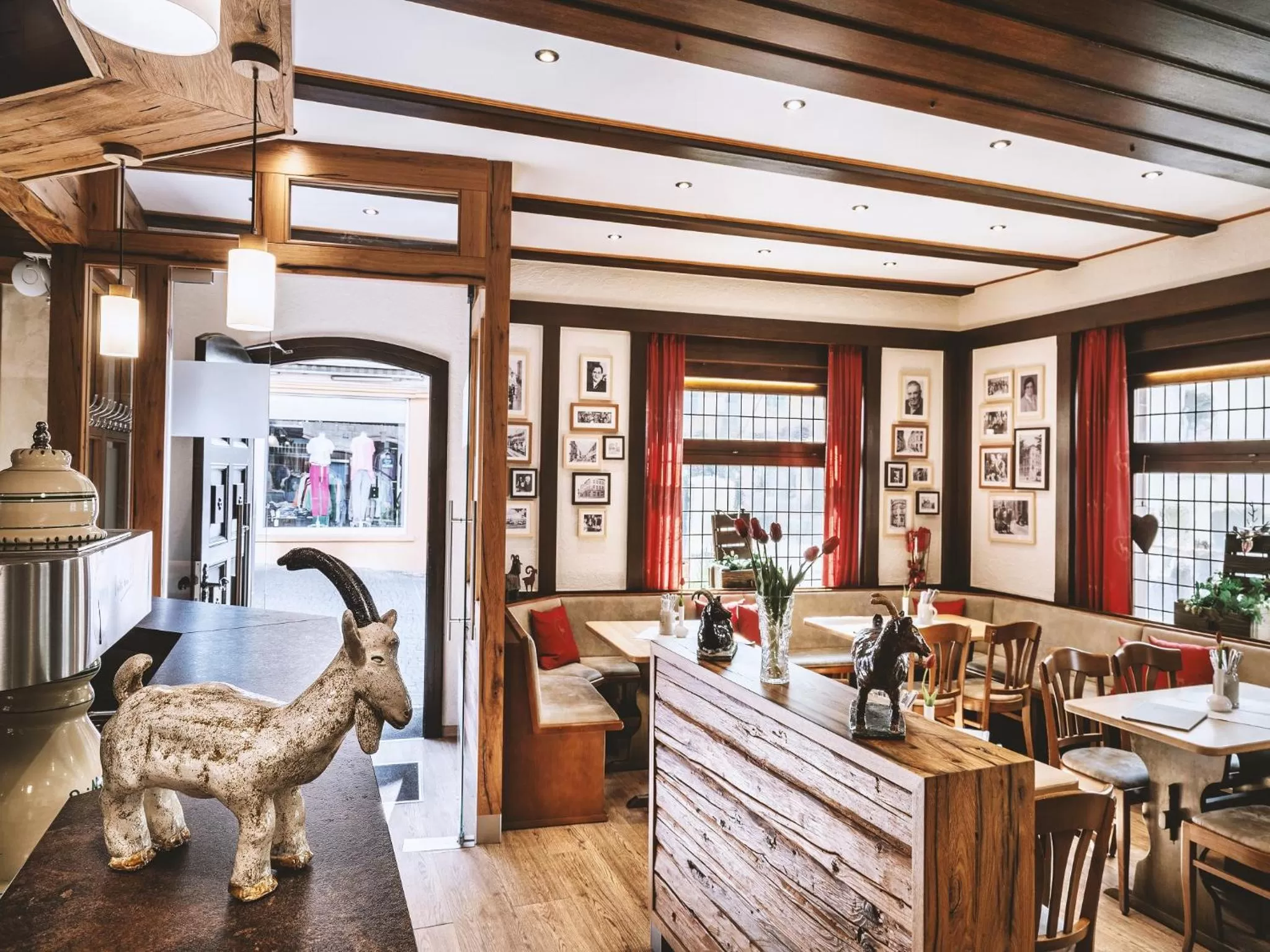 Restaurant/Places to Eat in Hotel Louis Müller