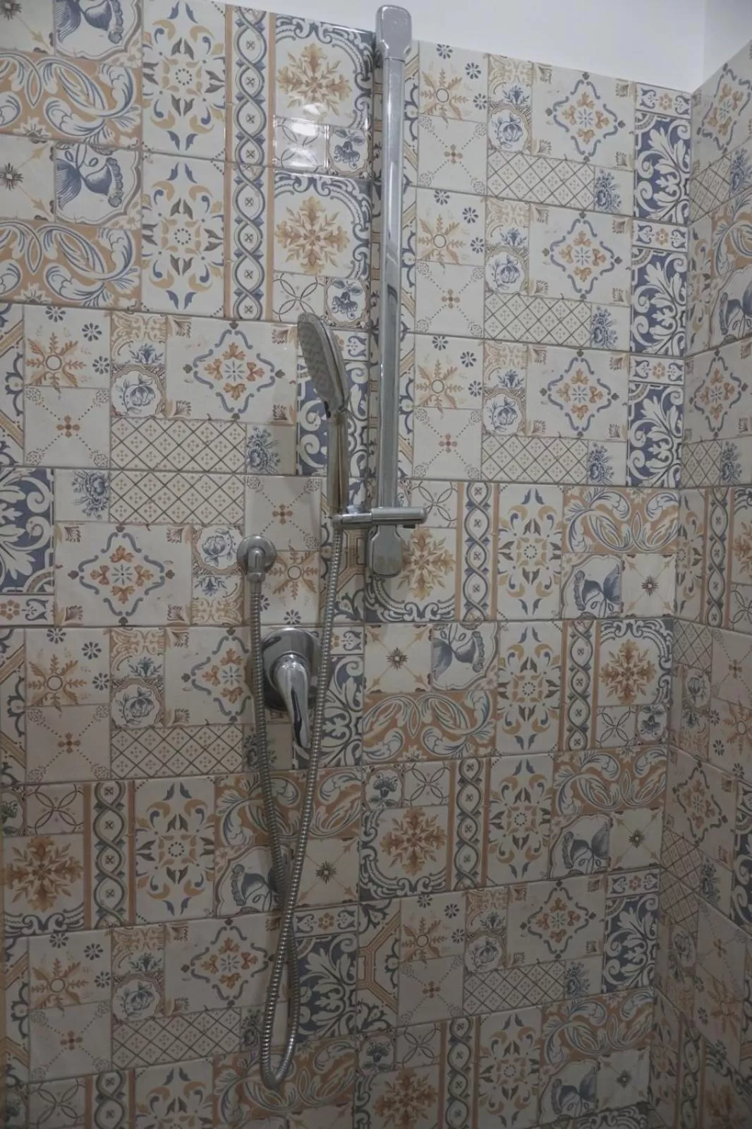 Shower in B&B porta Garibaldi