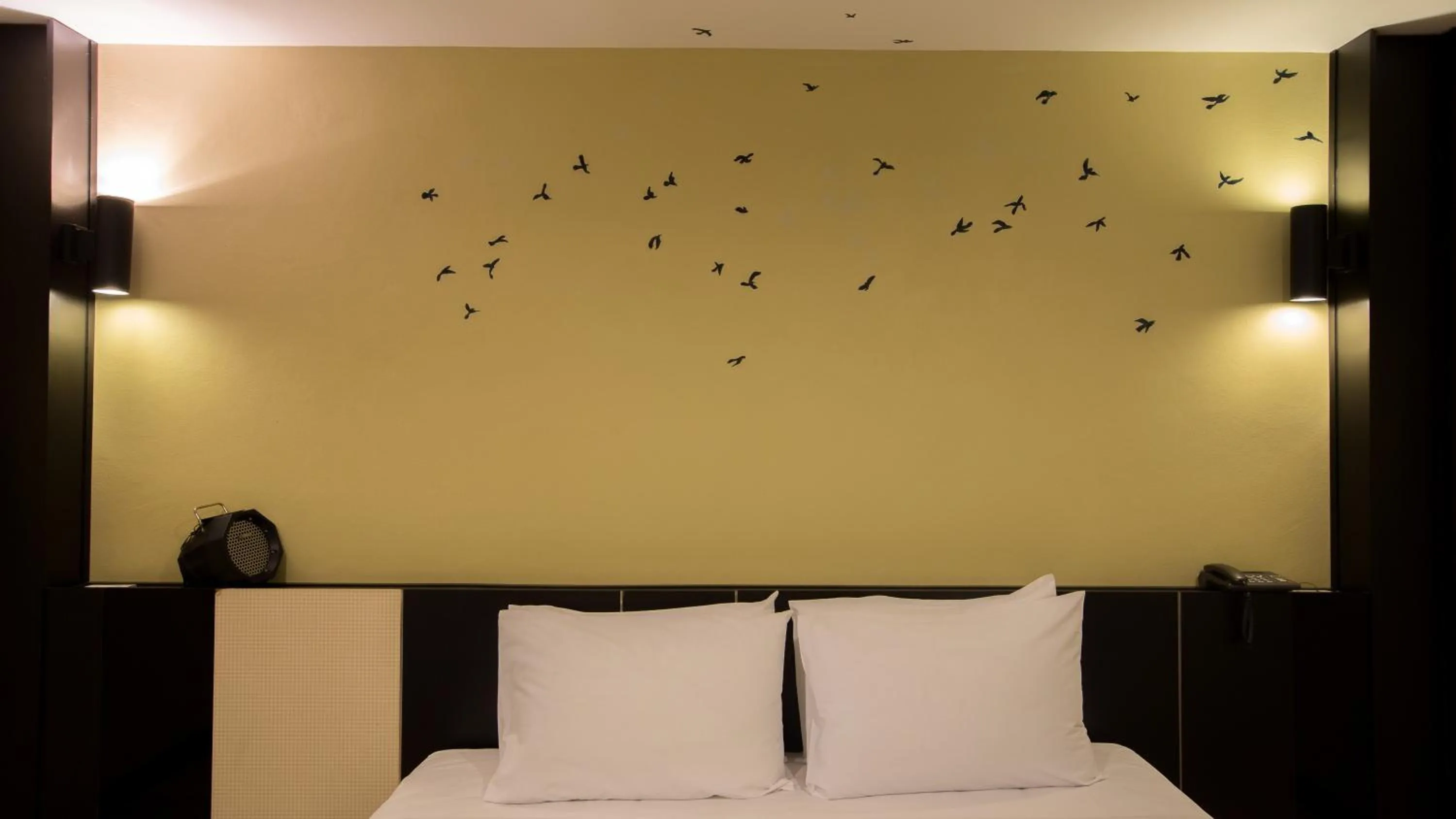 Bedroom, Bed in Pen Ta Hug Hotel