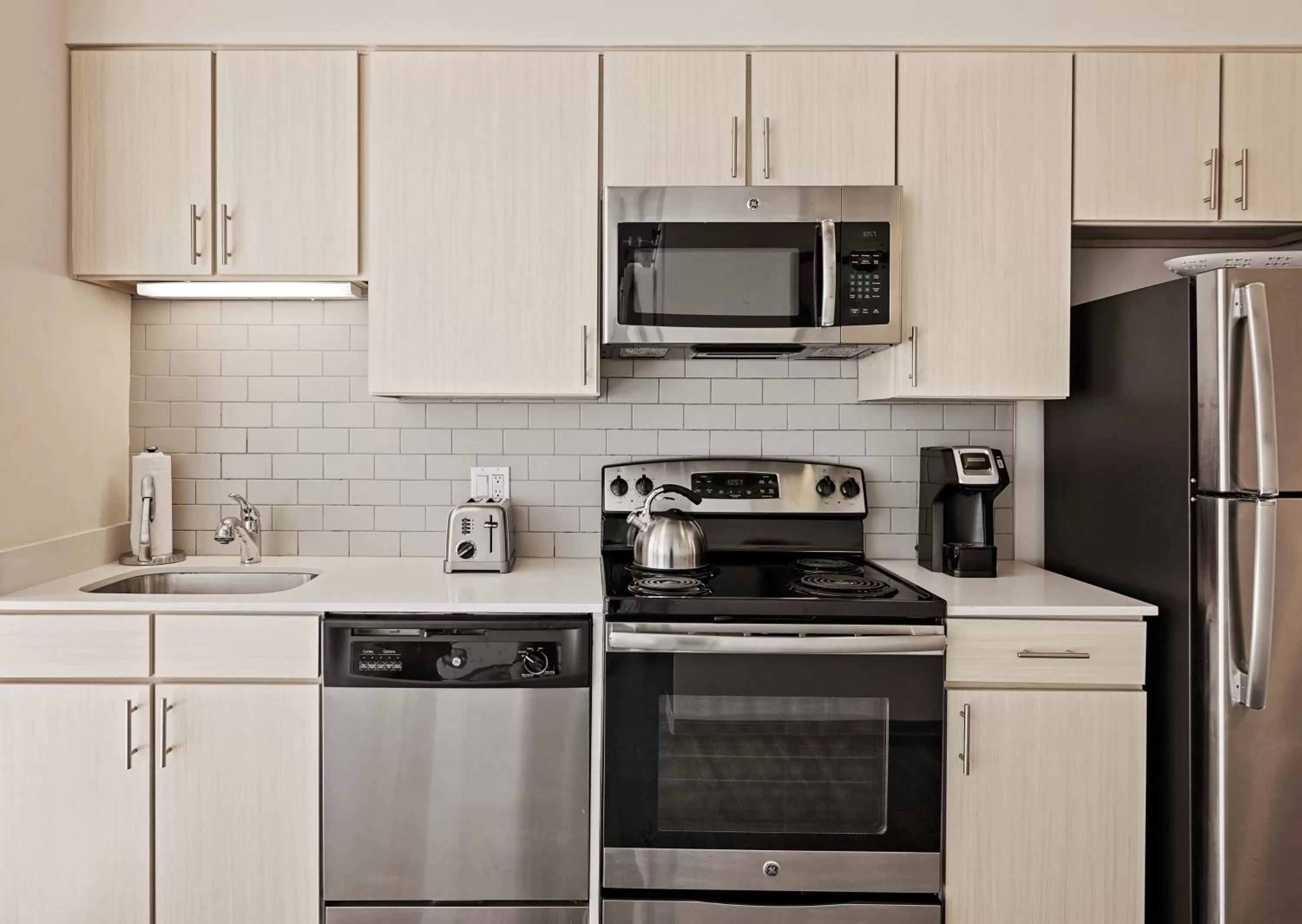 Kitchen or kitchenette in Placemakr Premier SoBro