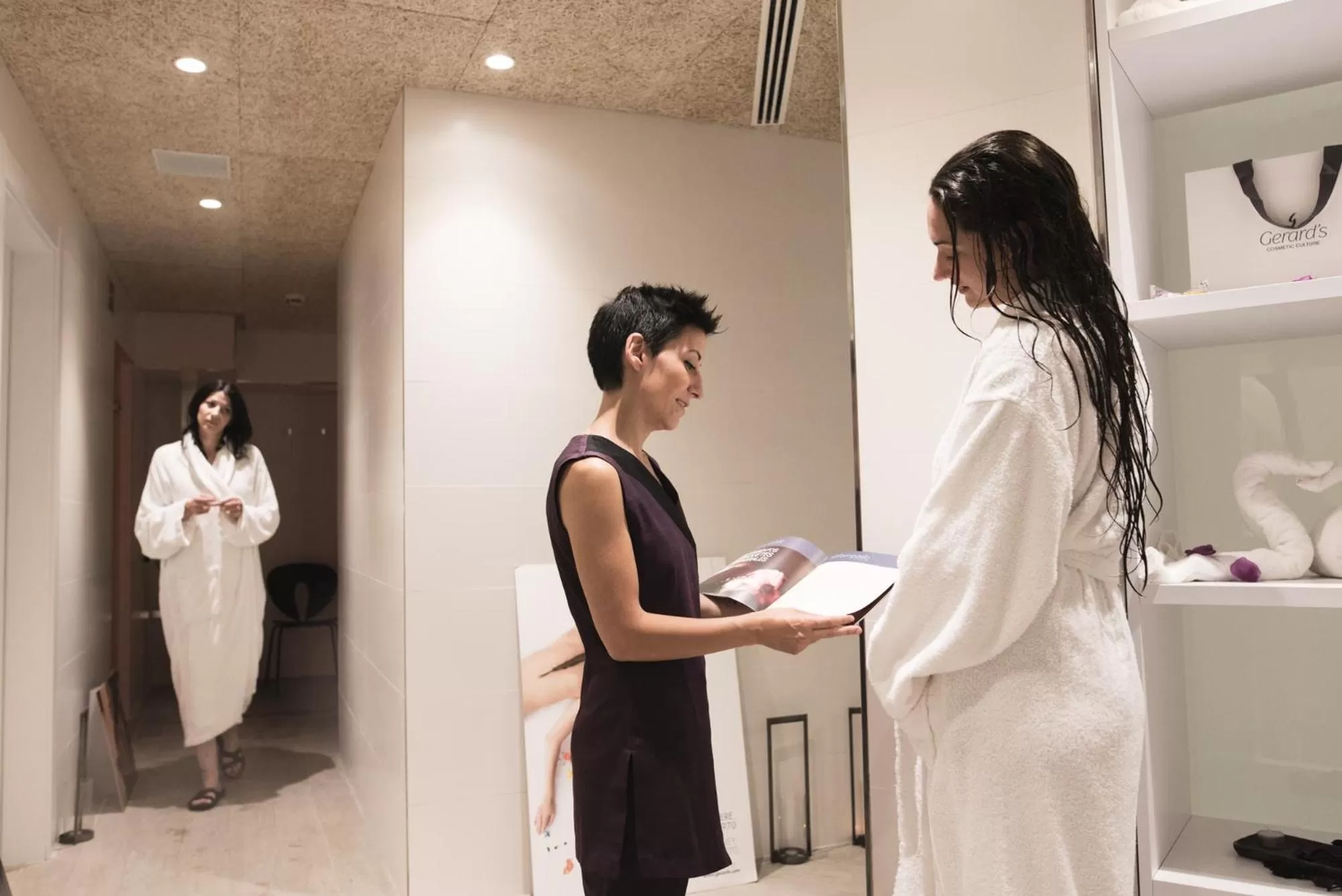 Massage in Hotel Pompaelo Plaza del Ayuntamiento & Spa