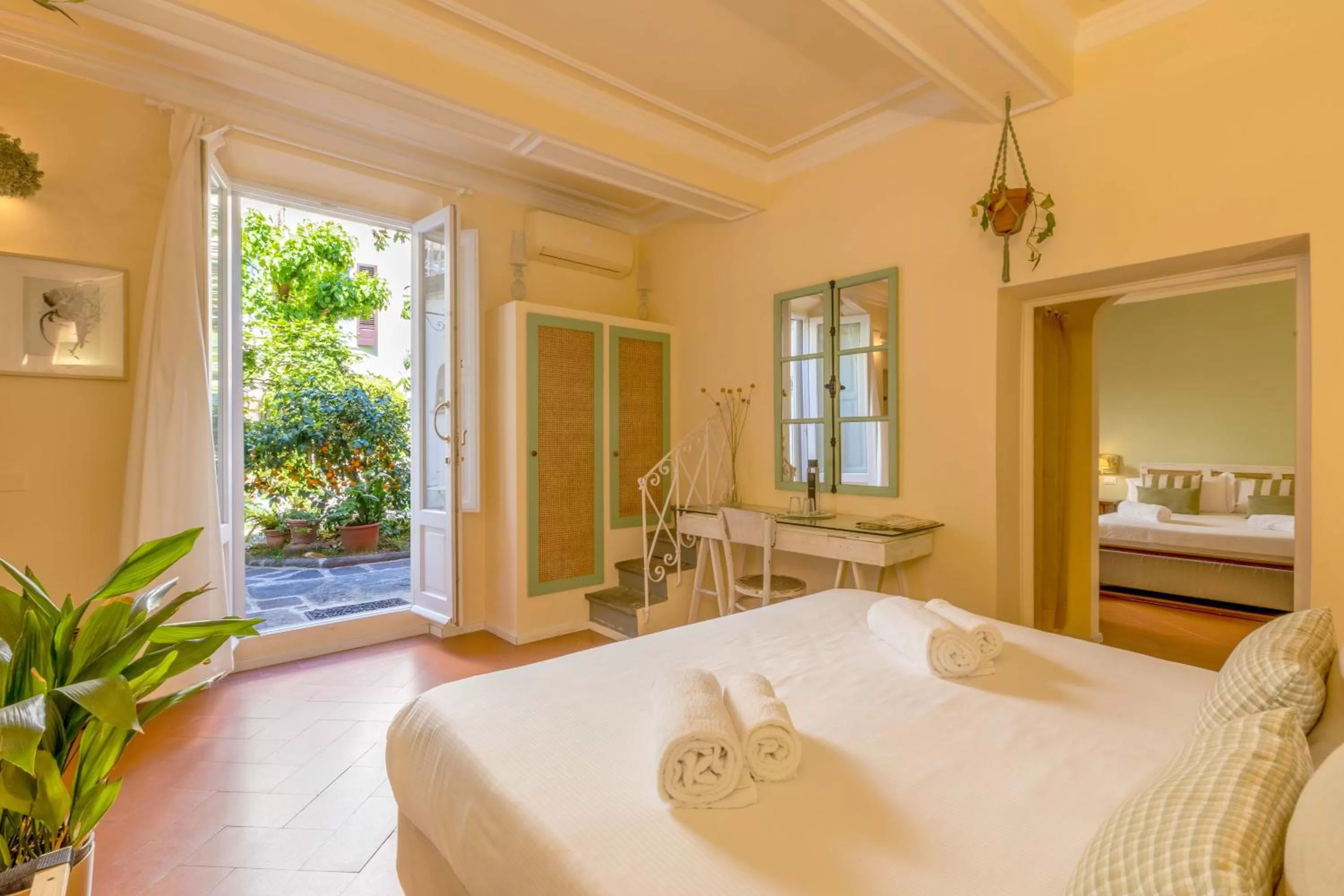 Bedroom, Bed in Secret Garden Firenze B&B