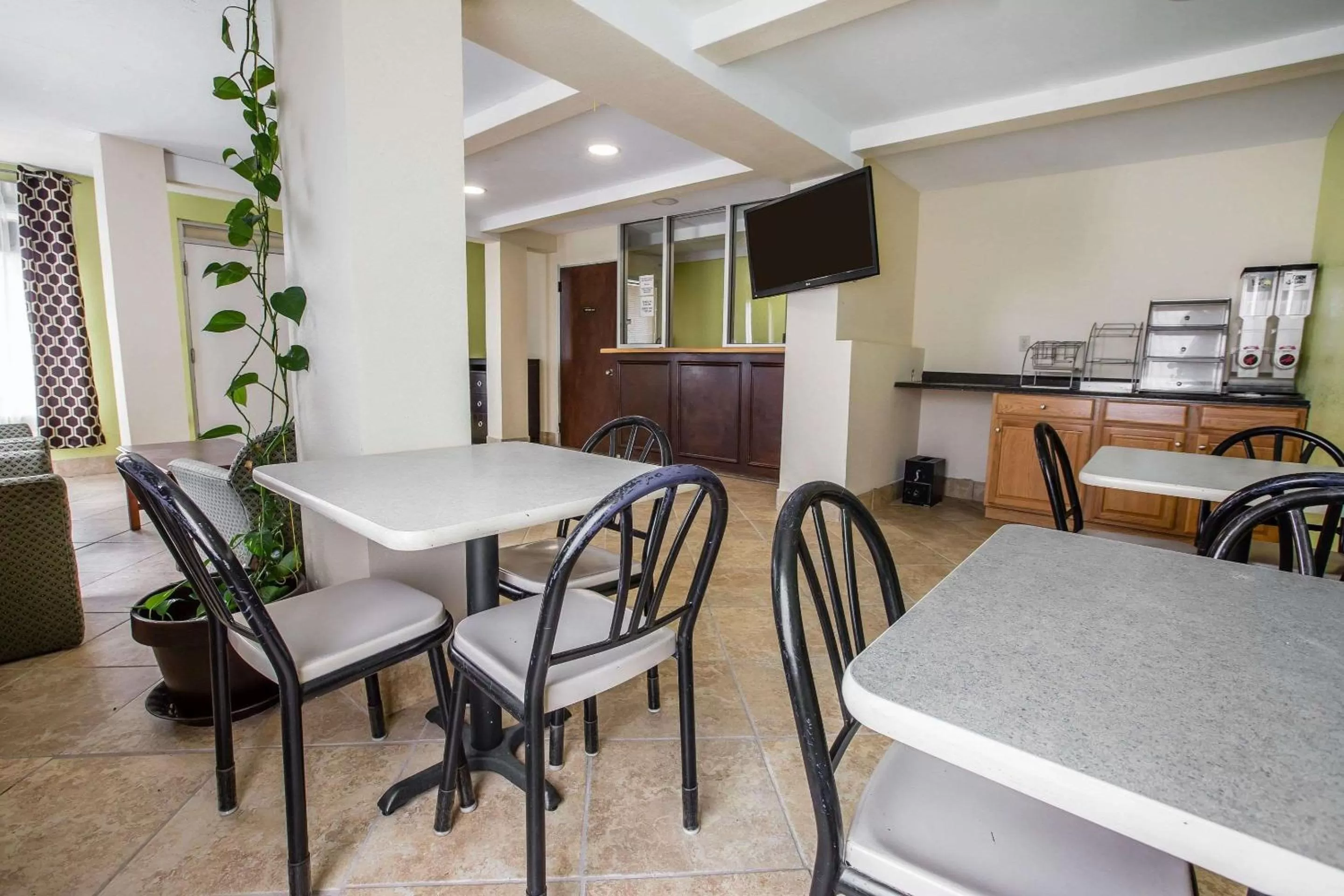 Lobby or reception in Rodeway Inn Laurens