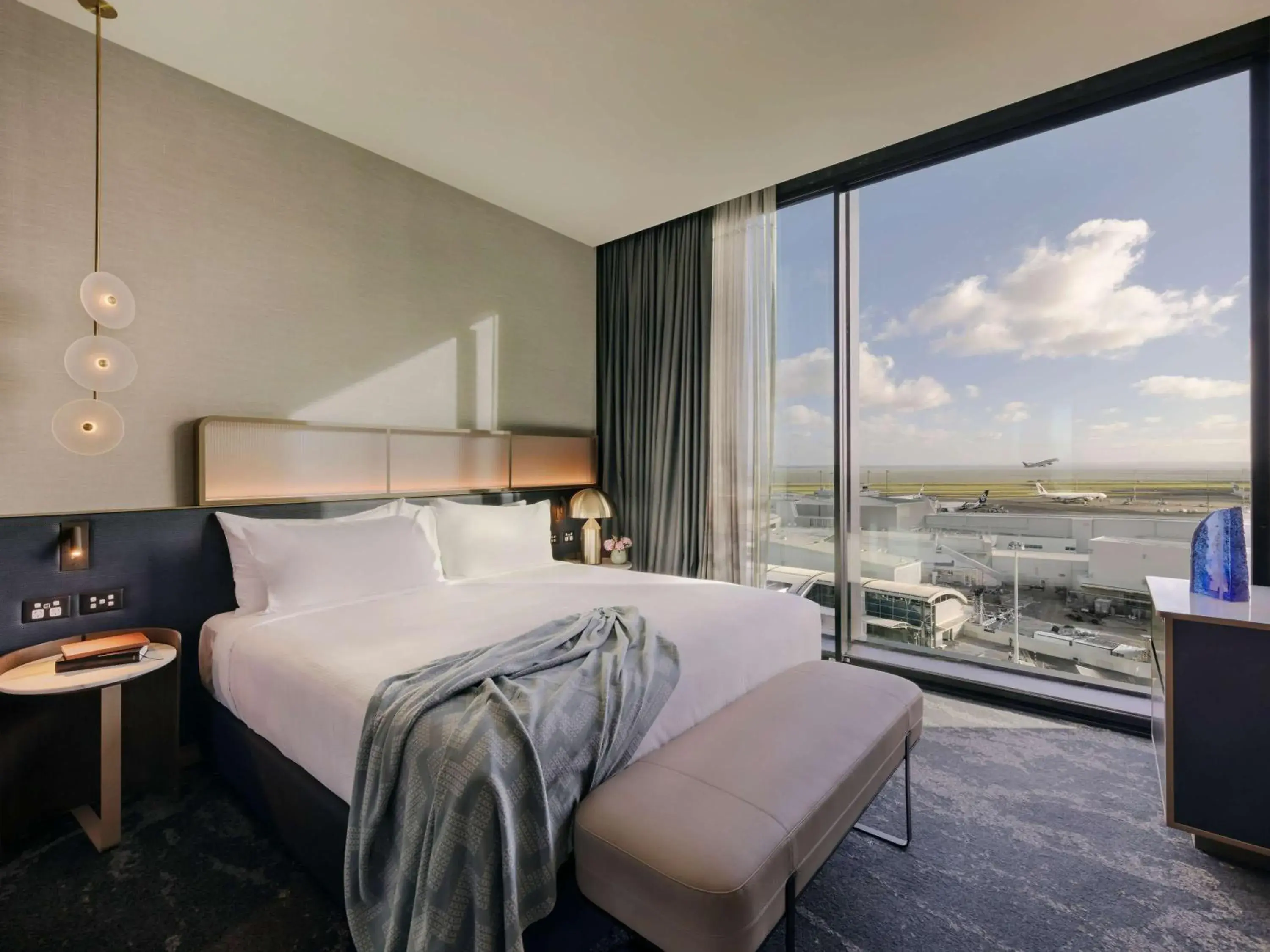 Executive King Suite in Pullman Auckland Airport Executive King Suite in Pullman Auckland Airport