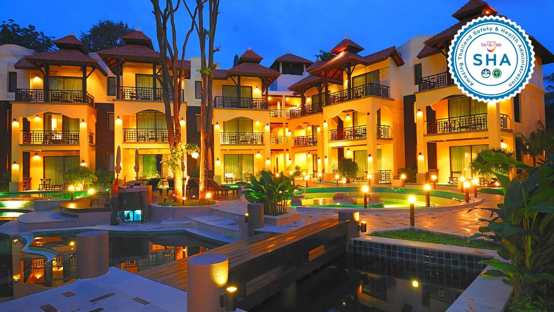 Property building in Long Beach Garden Hotel & Pavilions