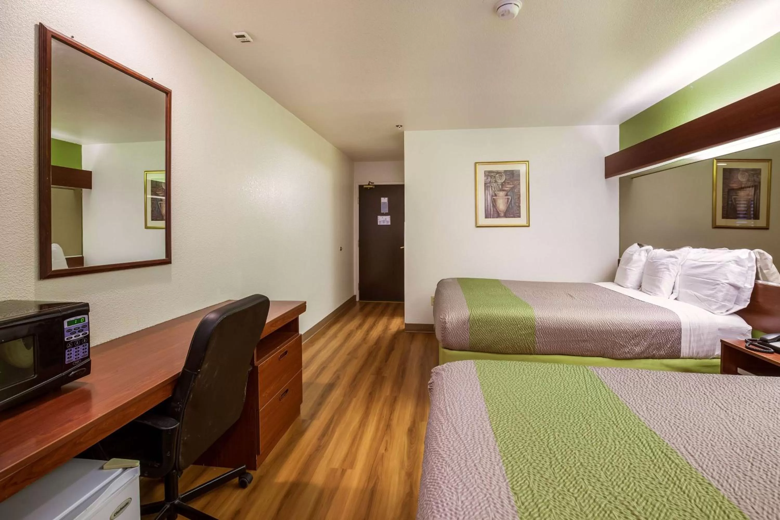 Bedroom, Bed in Motel 6-Dixon, CA